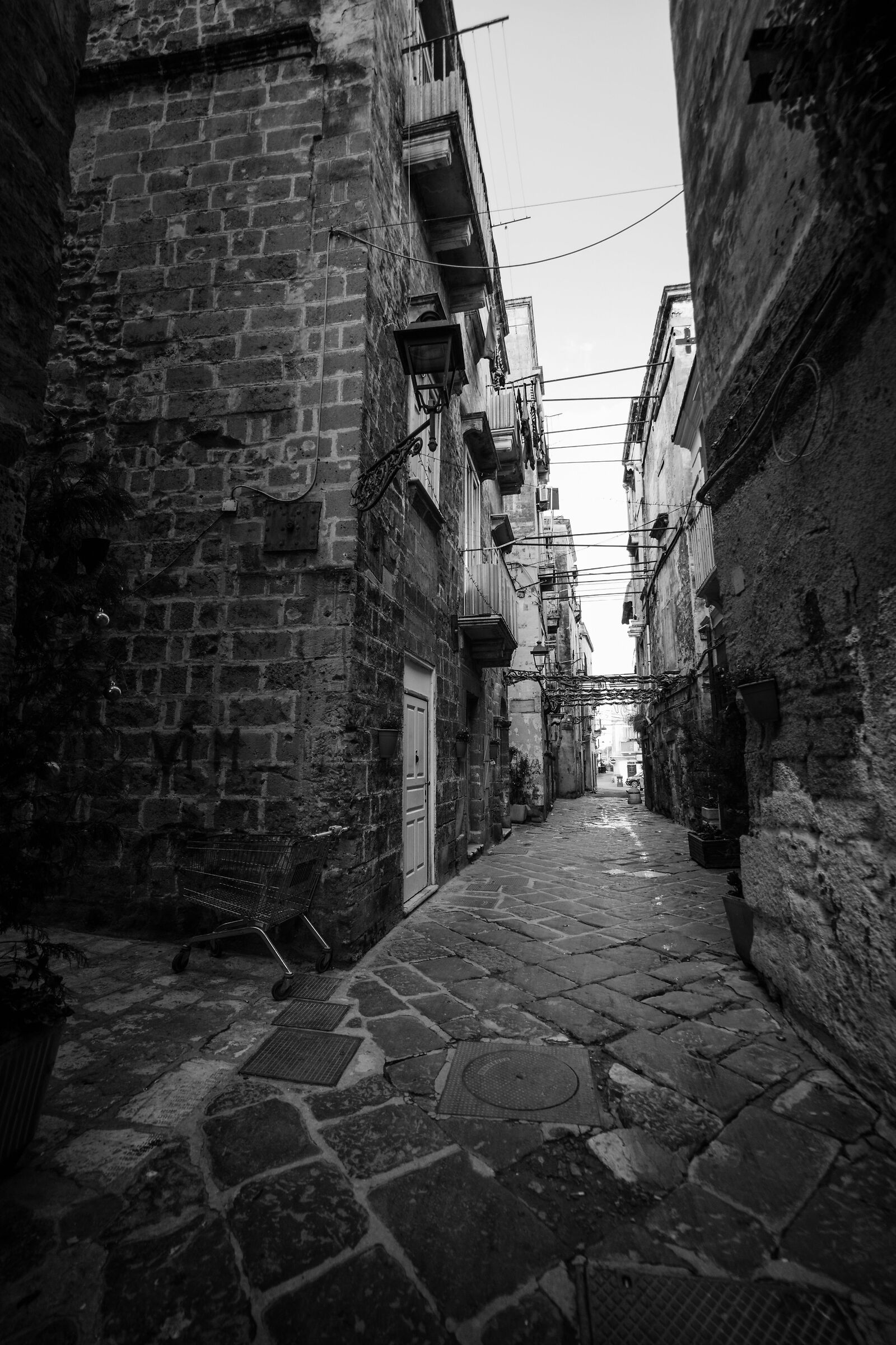 Via Cava verso il porto