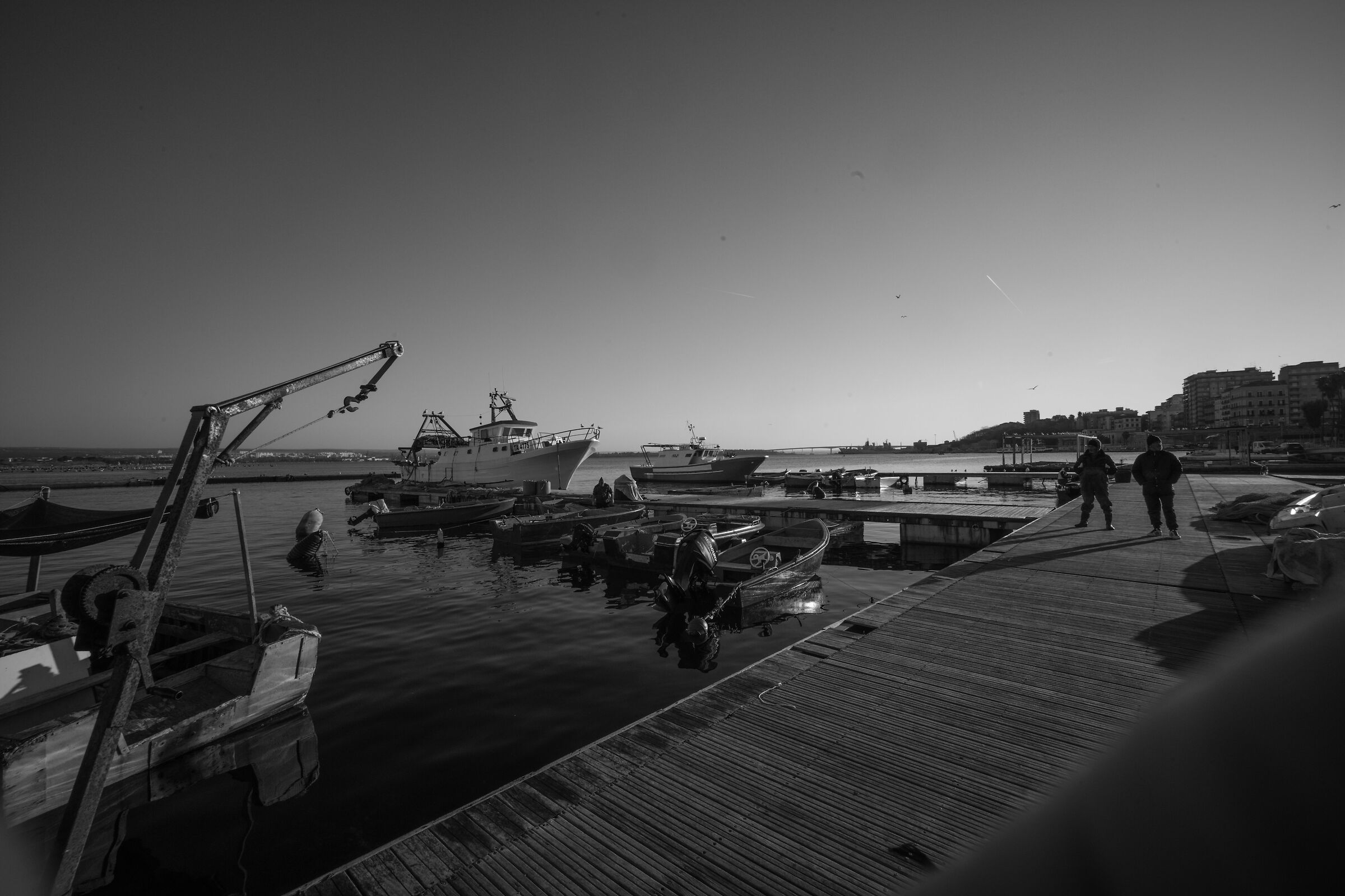 Il porto dei pescatori sul Mar Piccolo prima mattina
