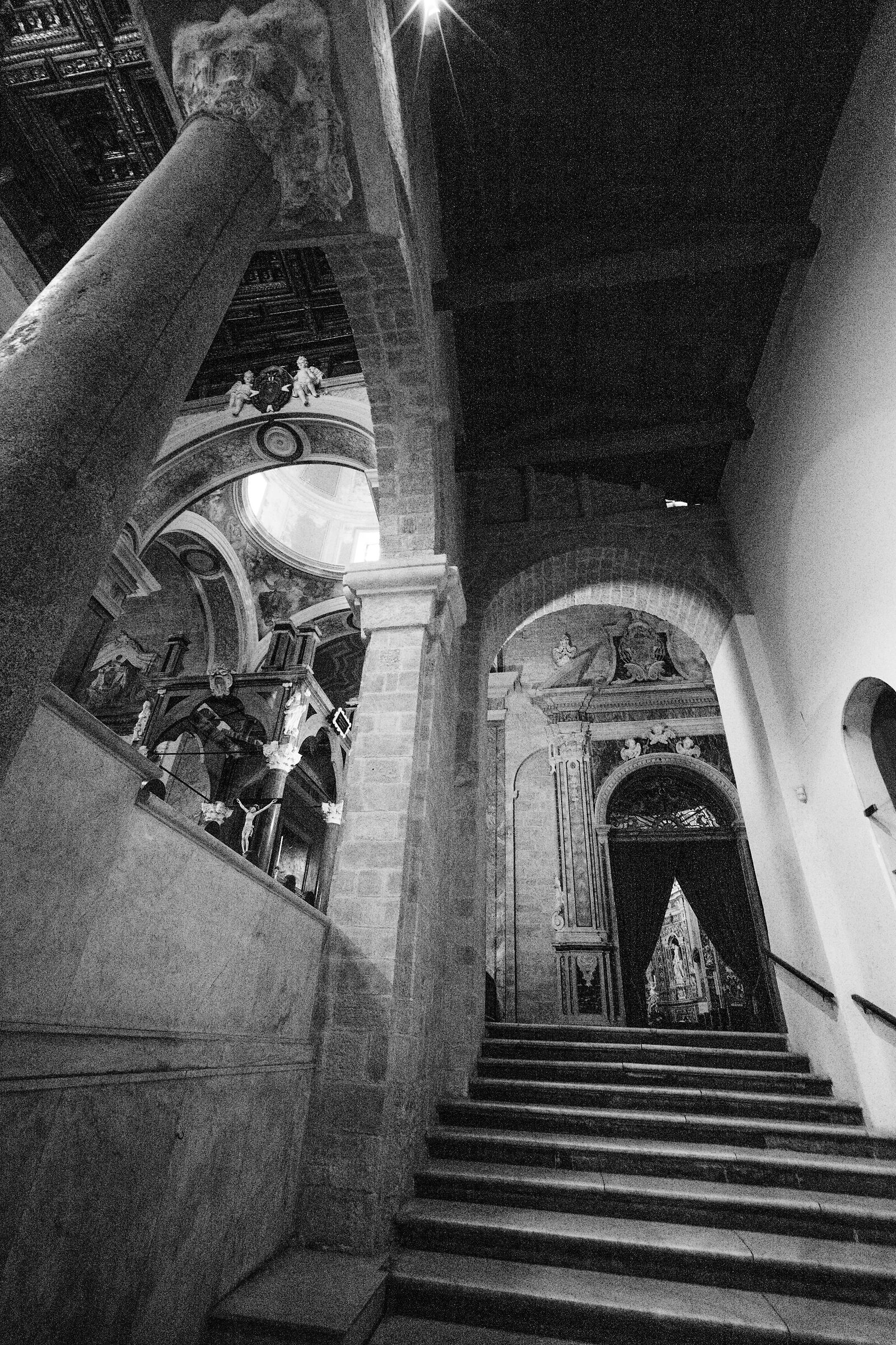 Gli archi e le scale di San Cataldo