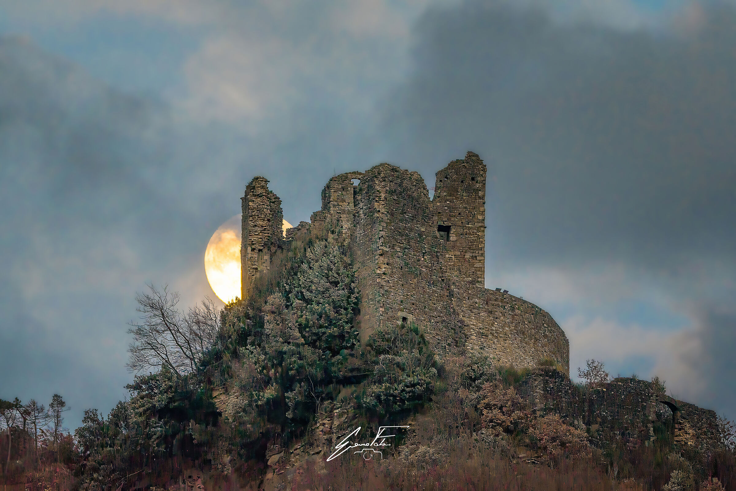 The moon on Rocca Cerbaia XII century