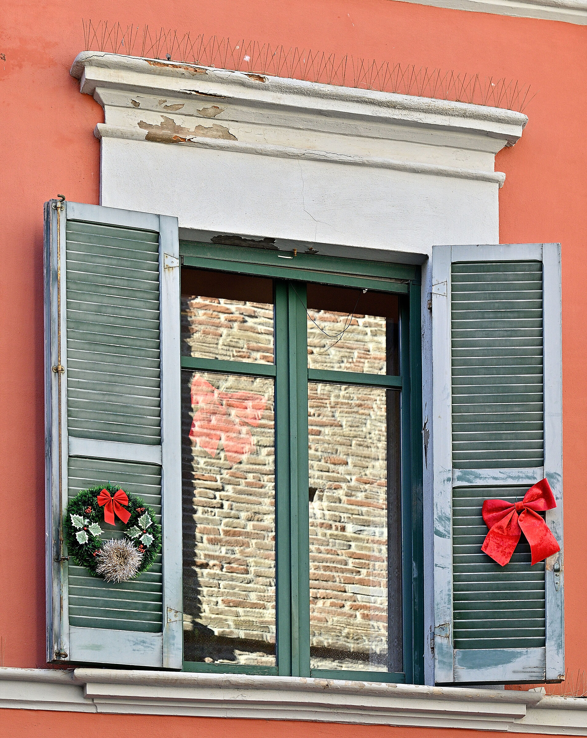 Auguri, oltre i muri.