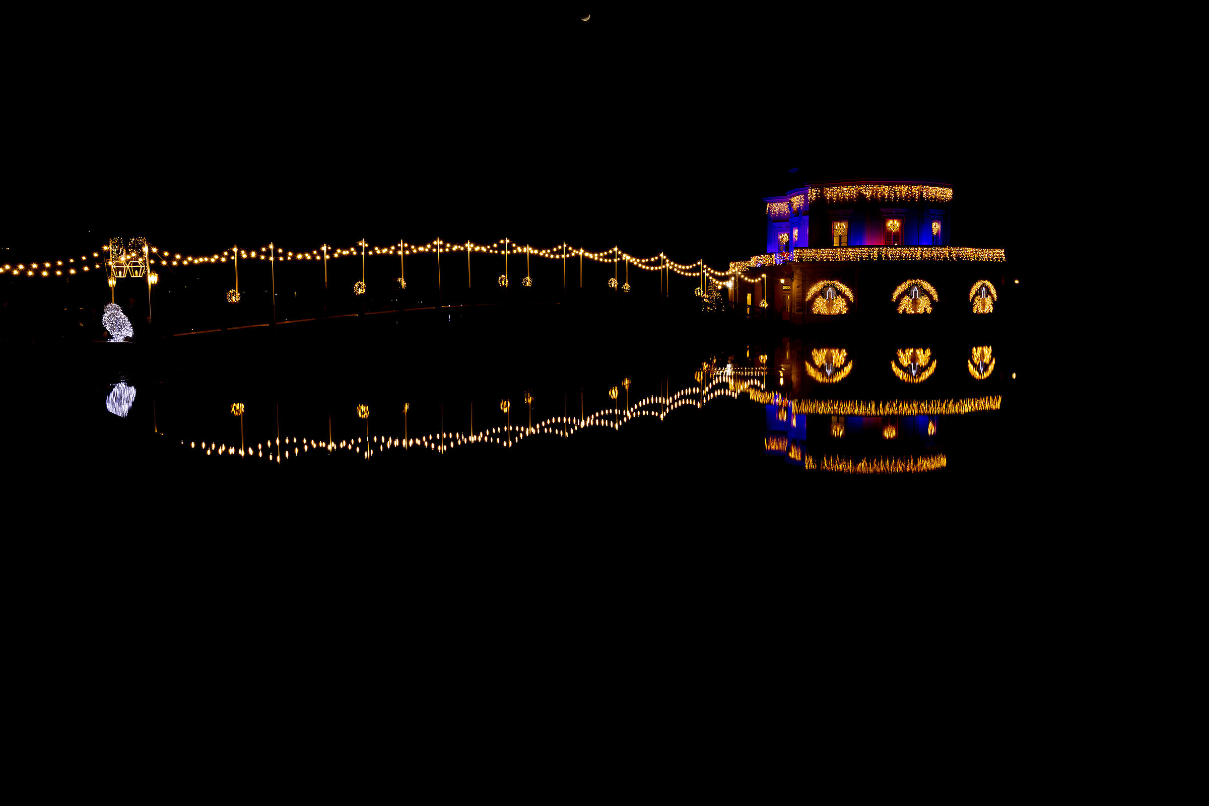 Vanvitellian house at night