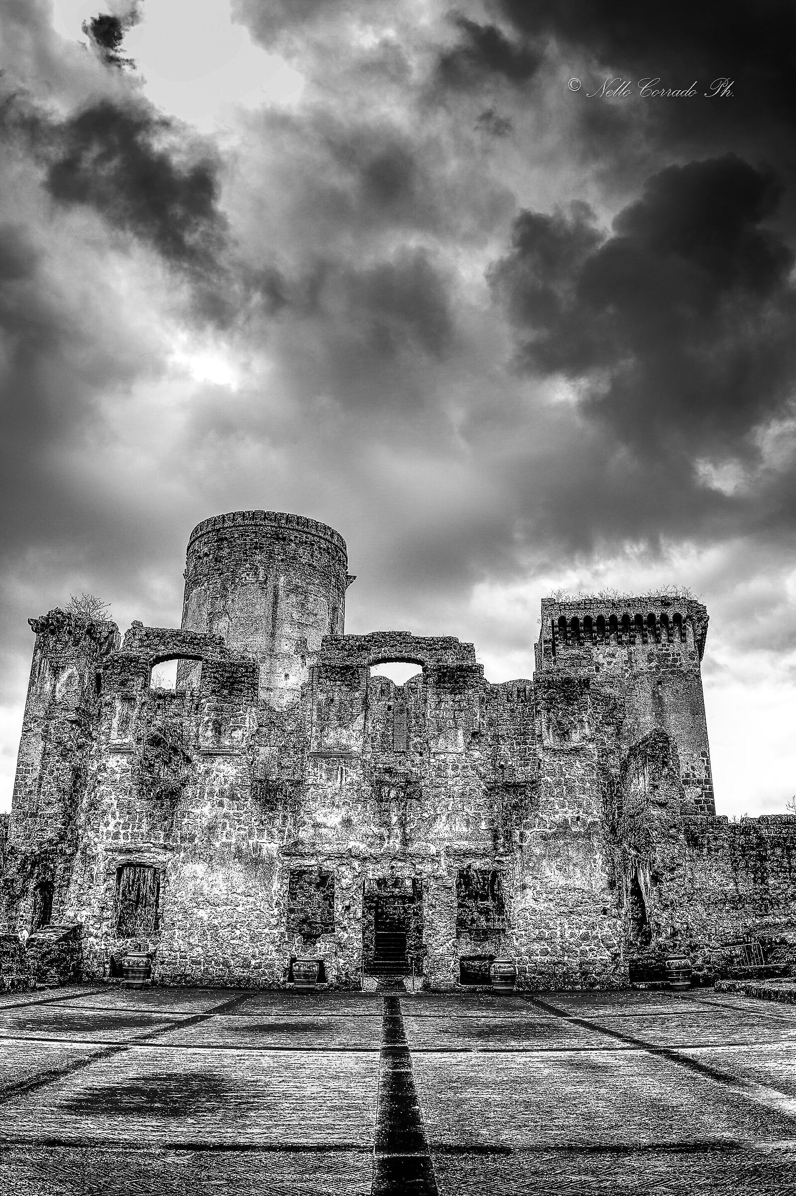 Forte dei Borgia (Nepi) black and white