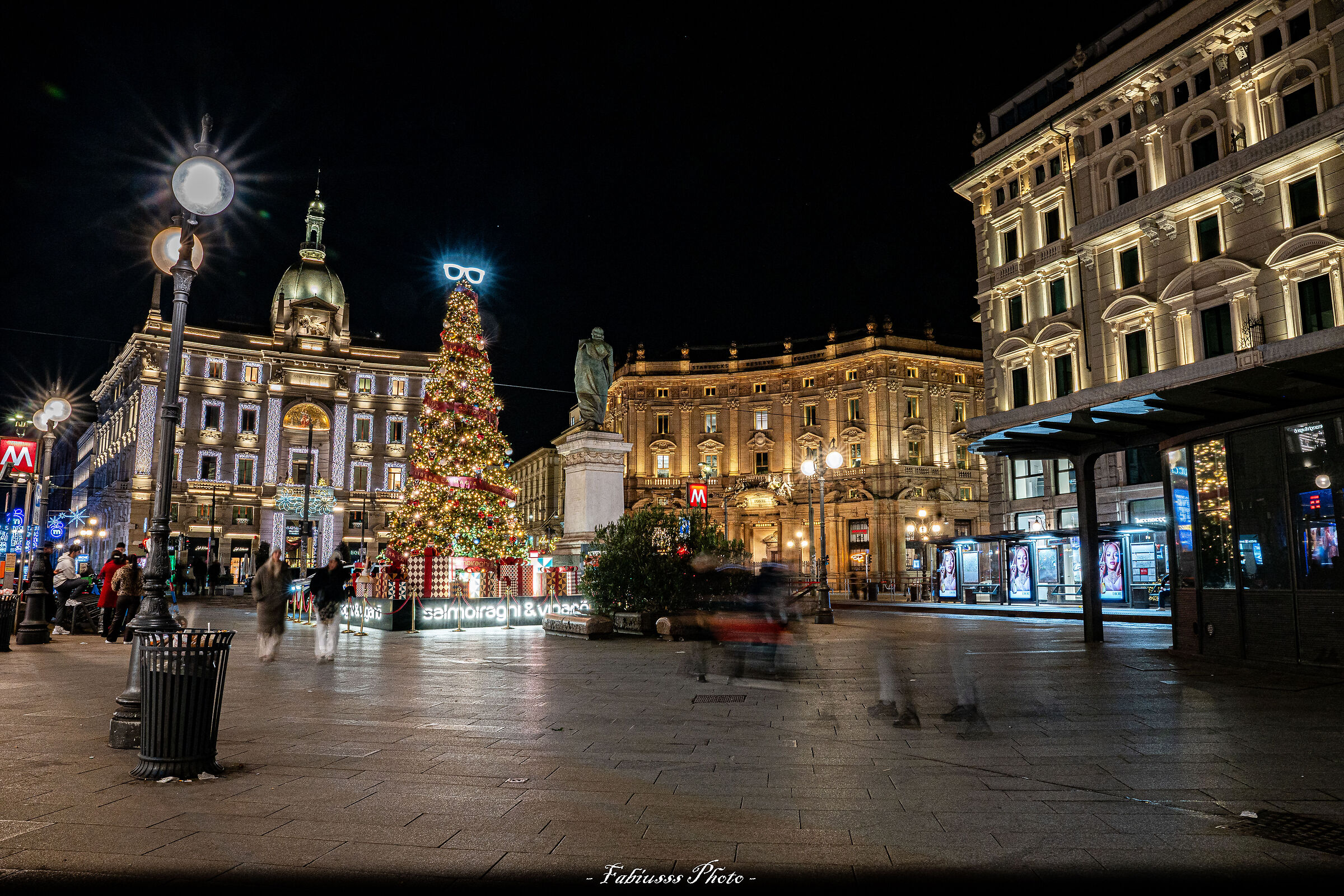 Piazza Cordusio infiocchettata