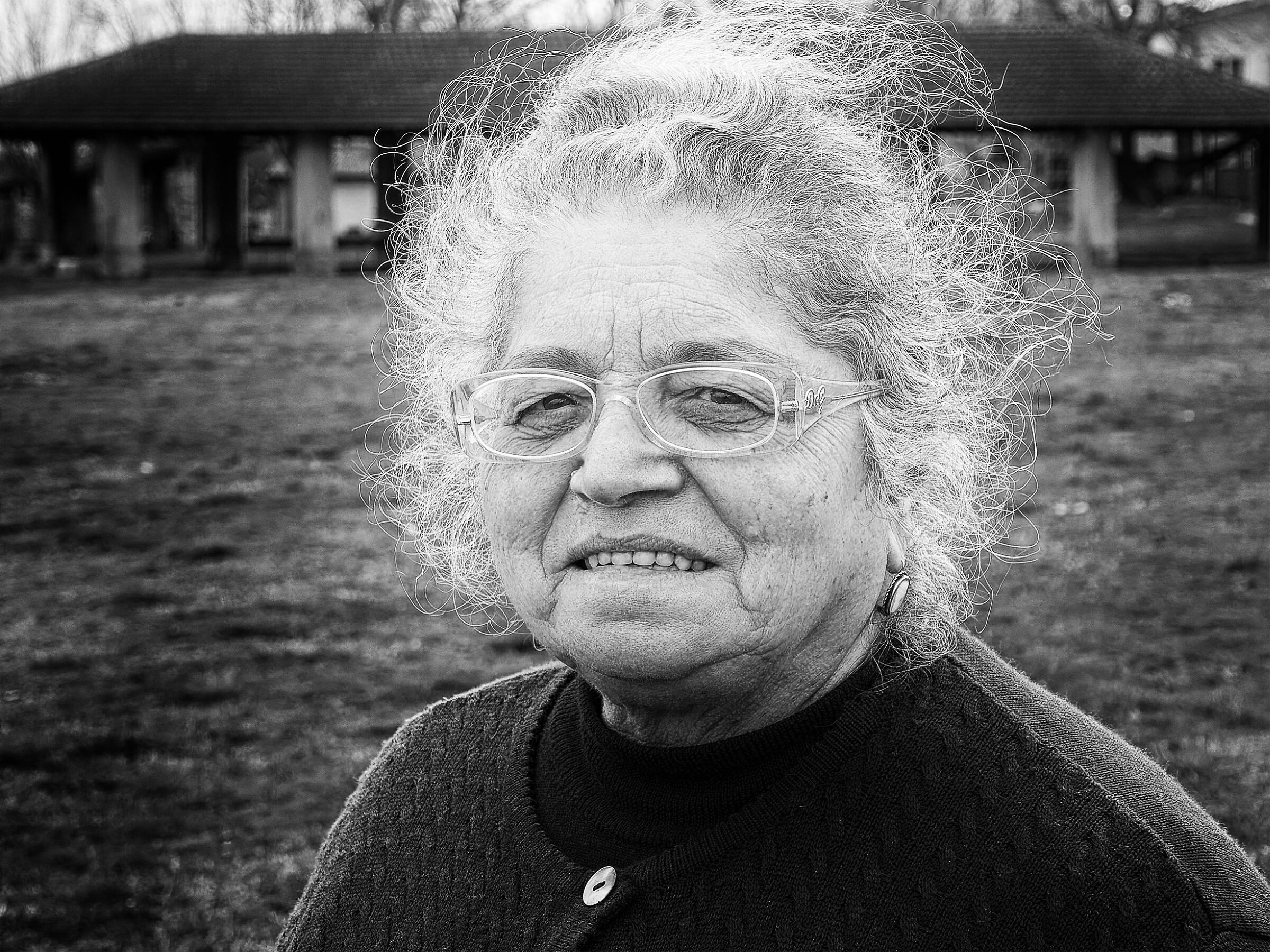 Signora Eva - riparatrice di rete da pesca