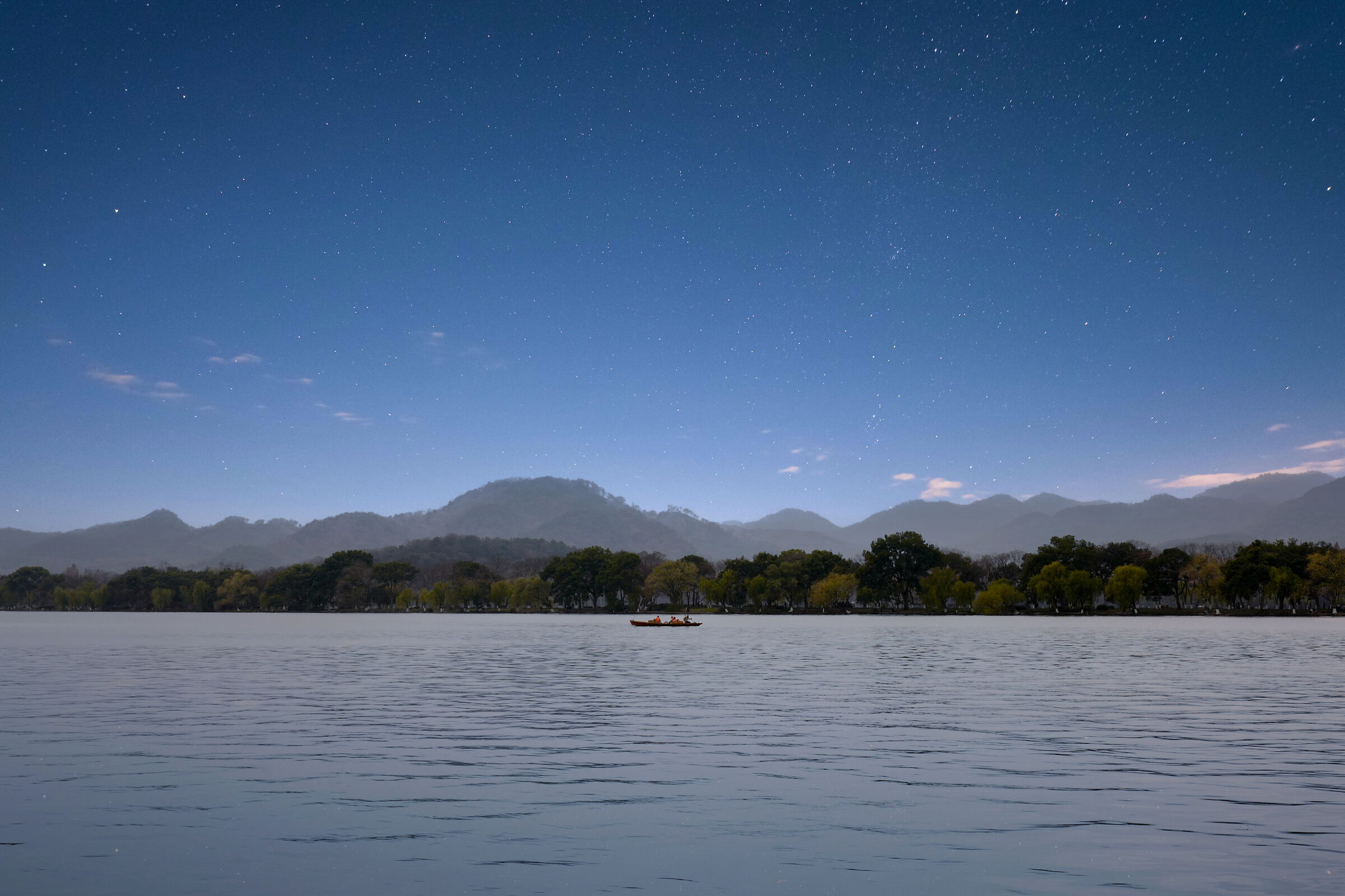The lake under the stars