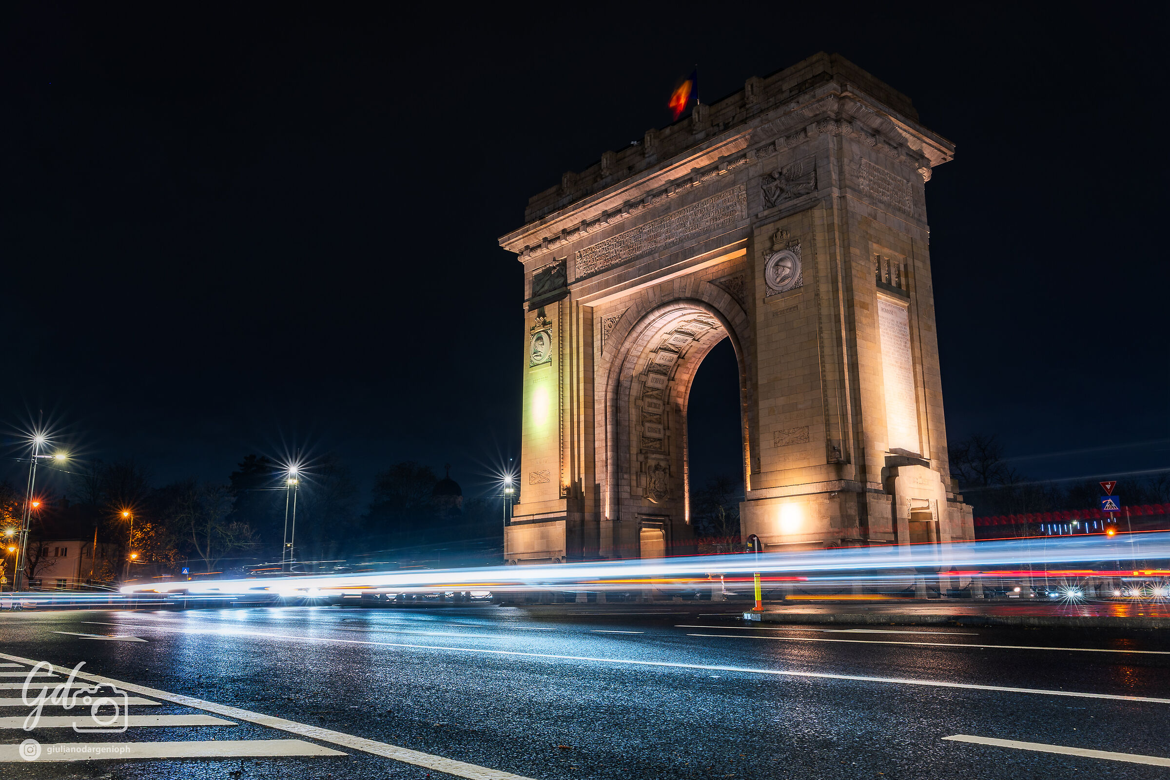 Luci all'Arcul de Triumf (Bucharest)