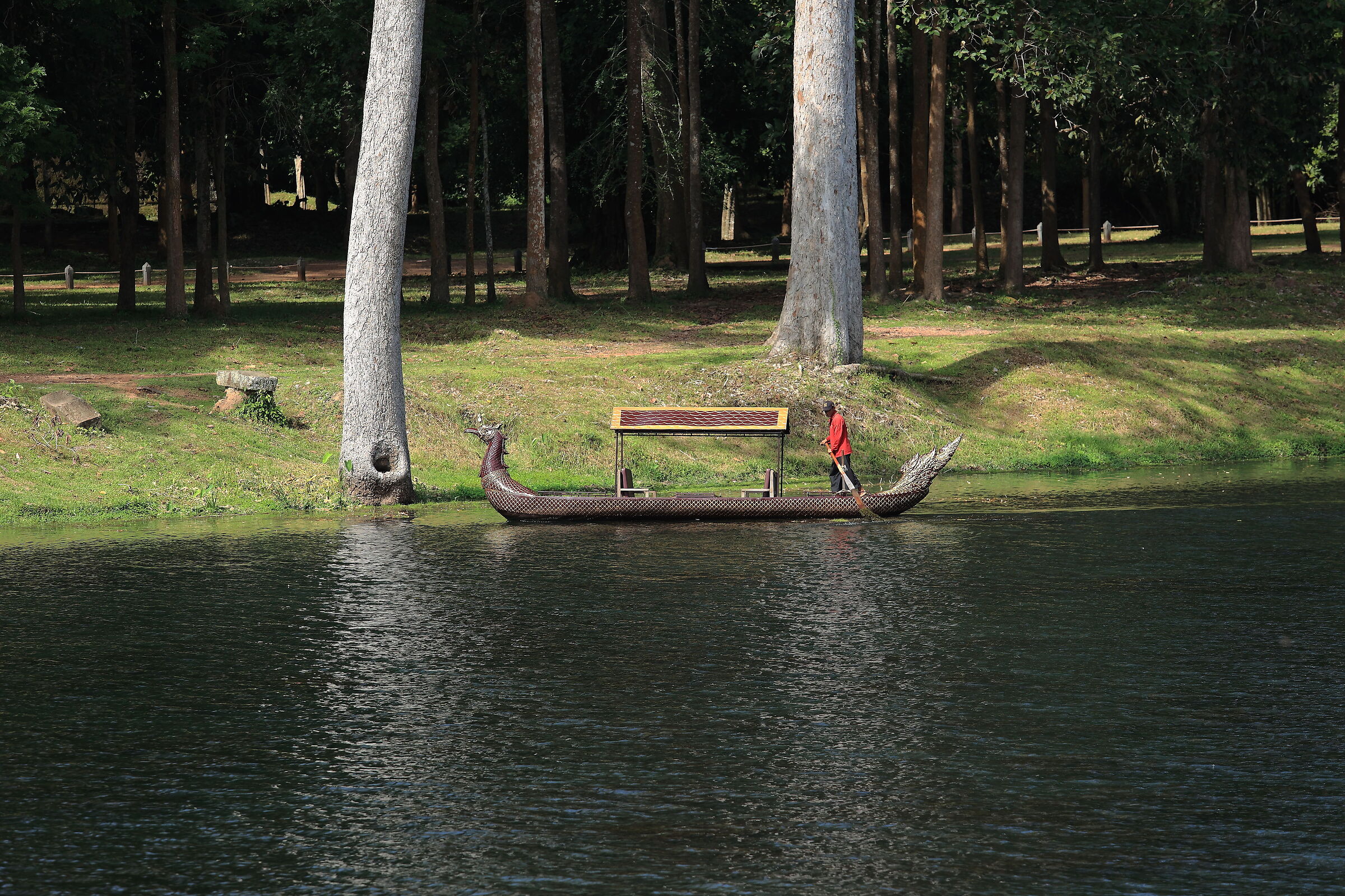 Barca drago Khmer o "gondola di Angkor"