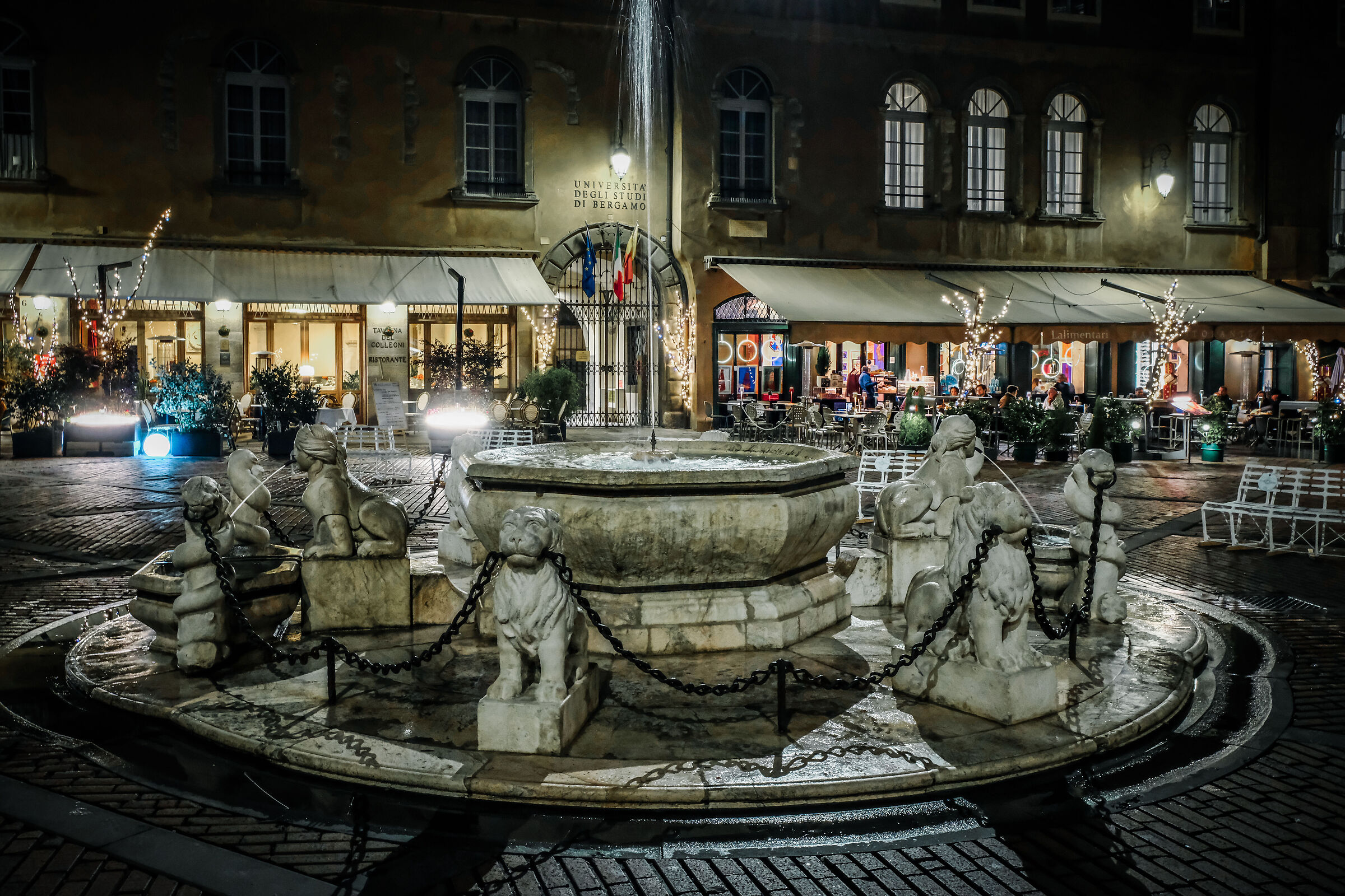 Old Square Fountain