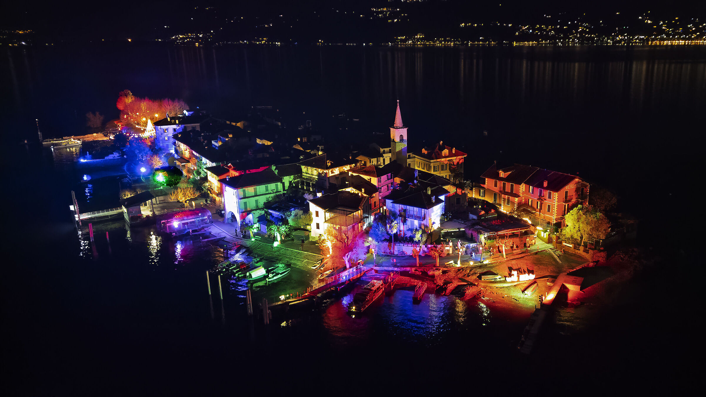 Luci di Natale all'isola dei pescatori