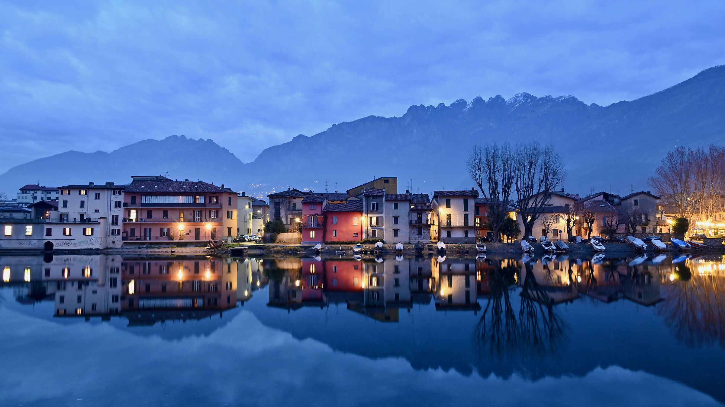 Pescarenico si specchia nell'Adda 2