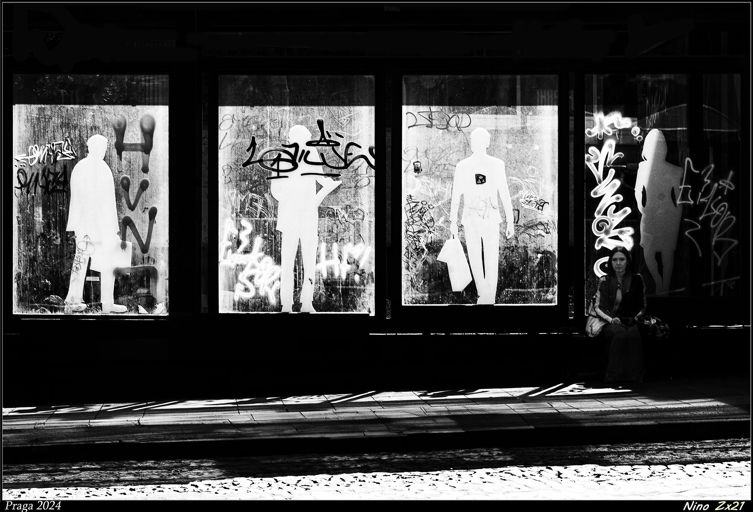 Alla fermata del bus