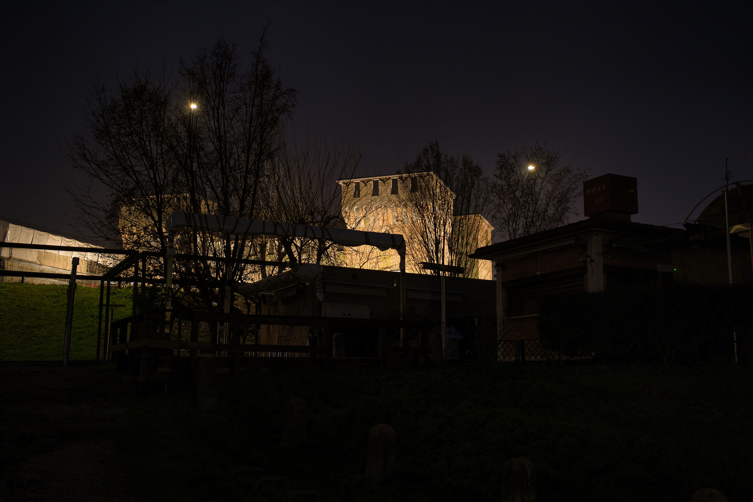 Il castello di San Giorgio visto da lago di Mezzo