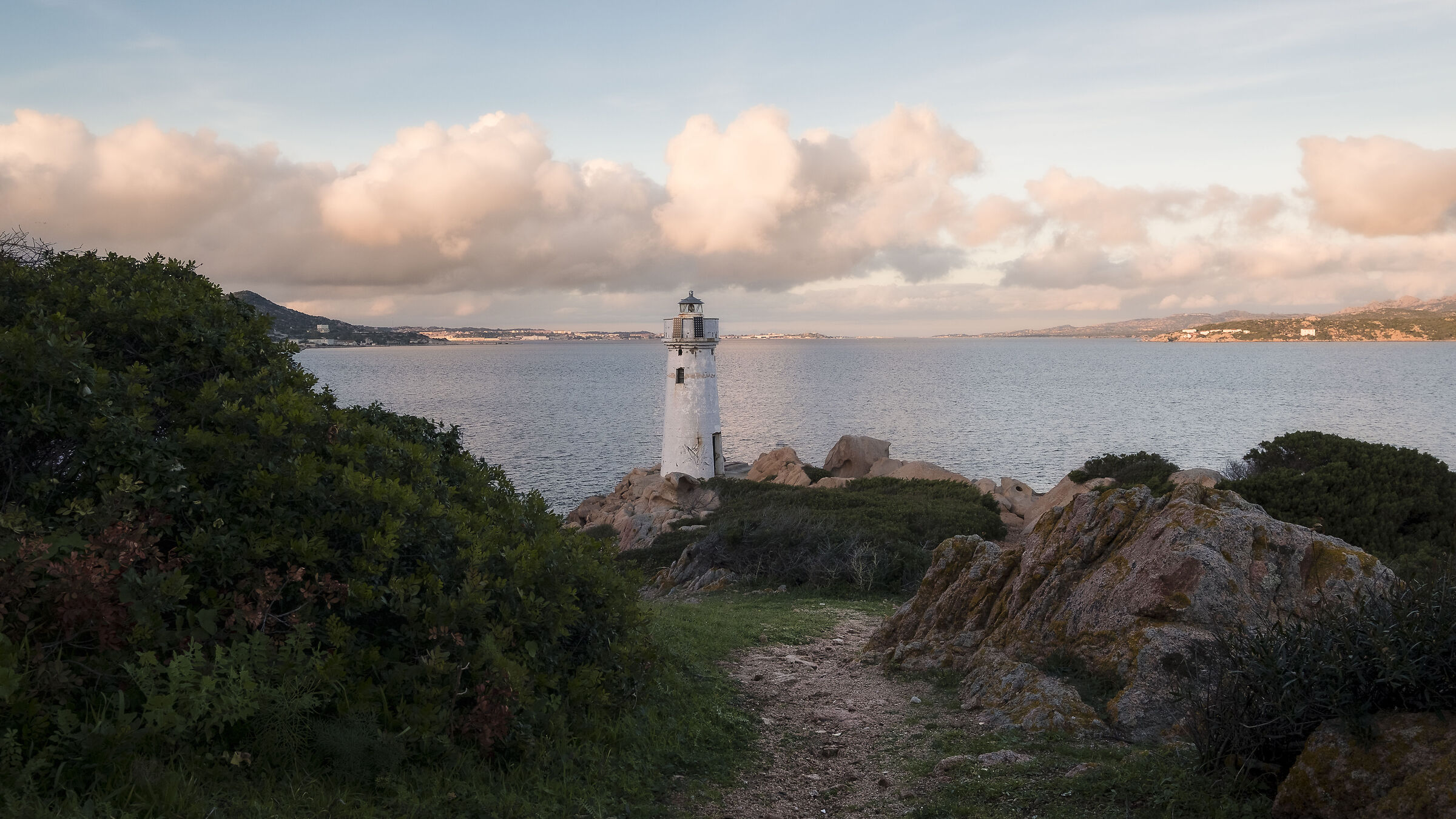 Il Faro innamorato della nave che non lo amerà mai 2