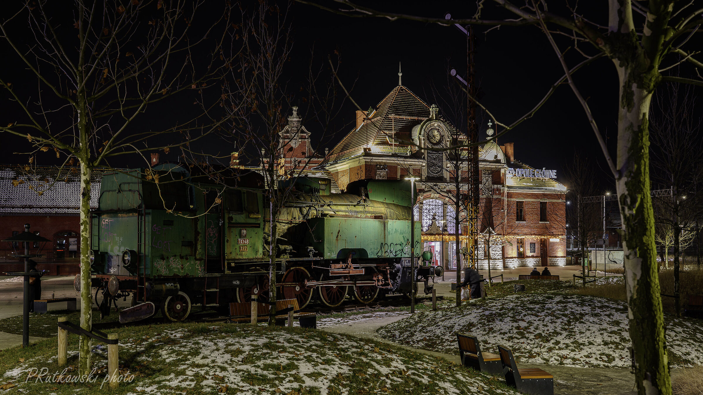 W drodze do kolejowego dworca w Opolu.