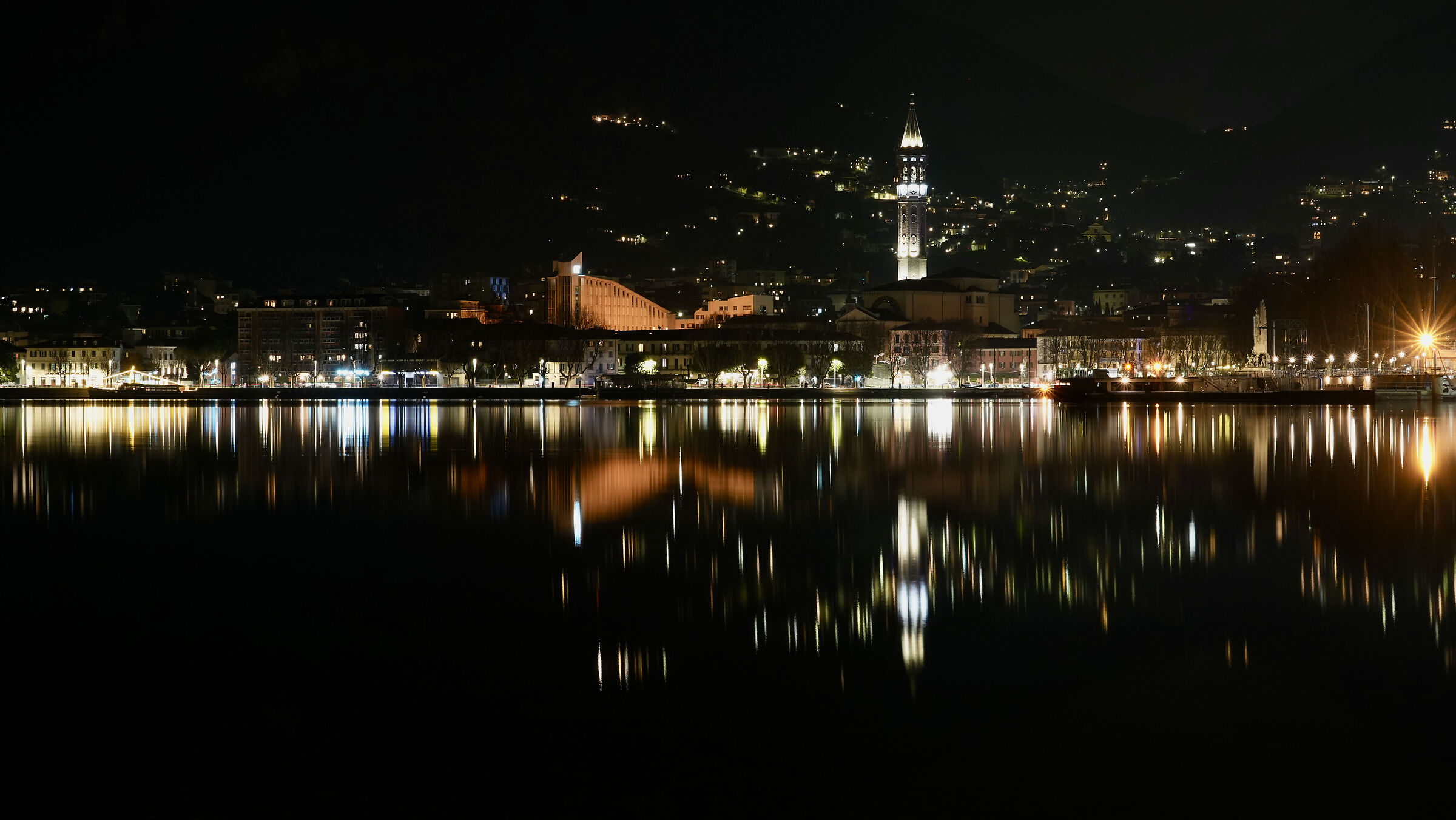 Lecco, notturno da Malgrate 3