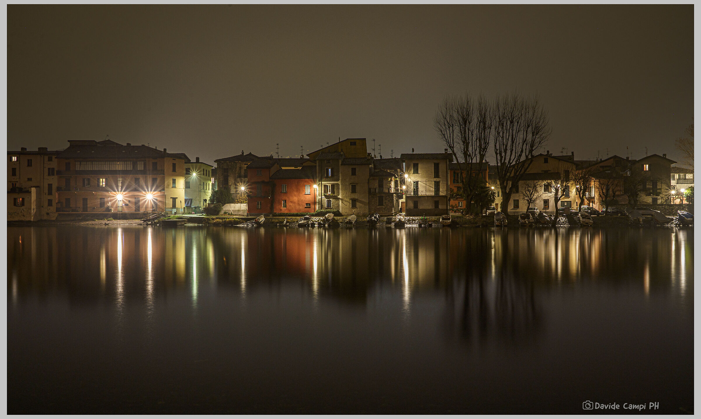 Pescarenico in una uggiosa serata invernale