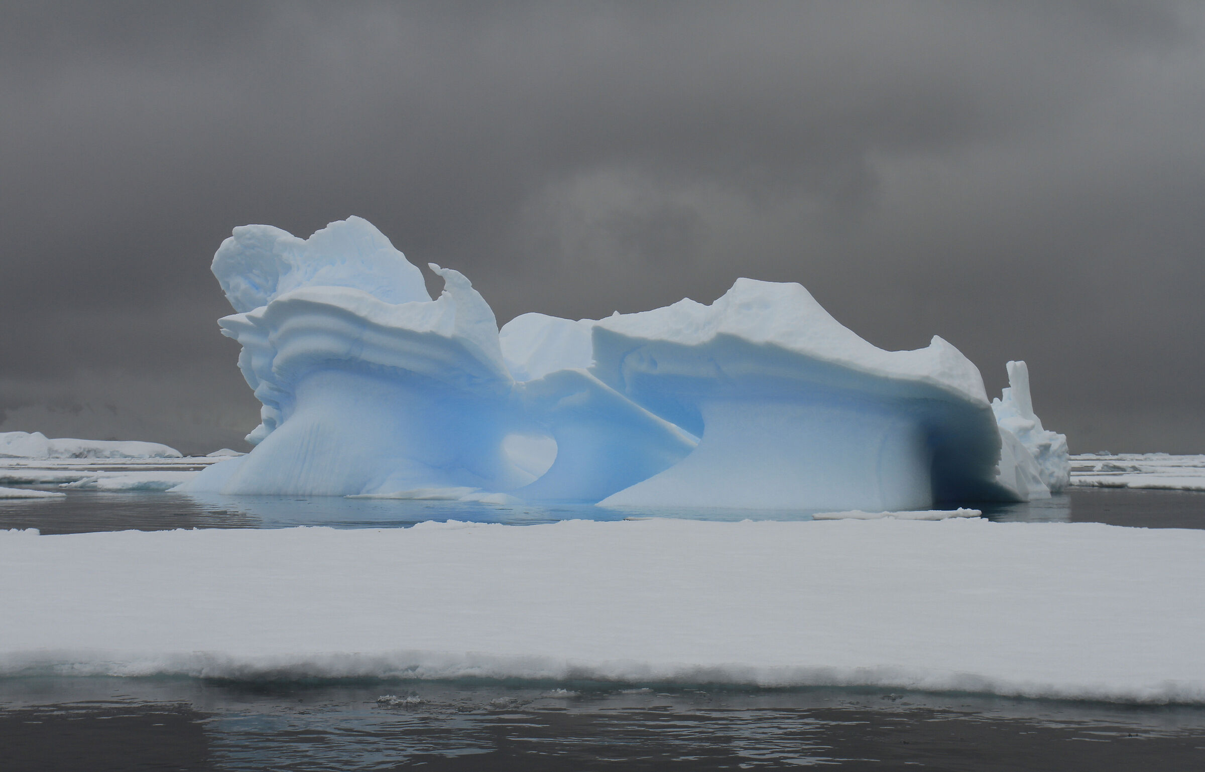Blu in una giornata grigia