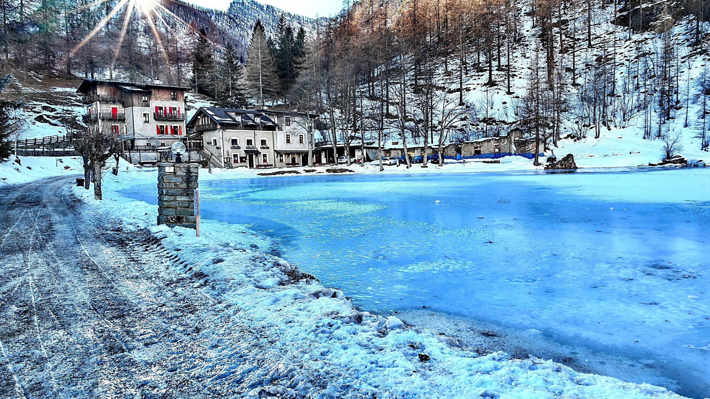 Frozen lake of laux