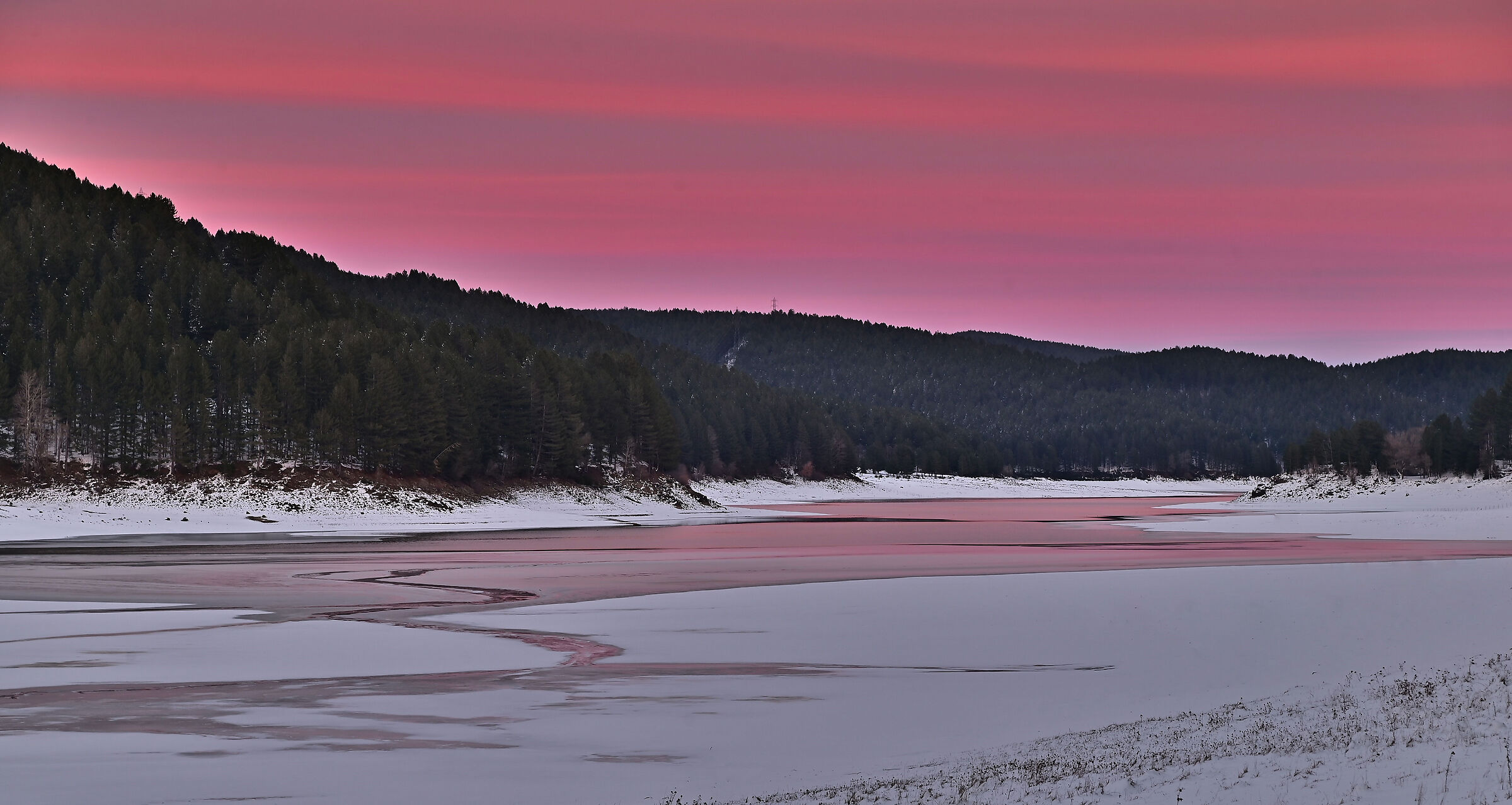 Pink ice - Lake Ampollino, Sila