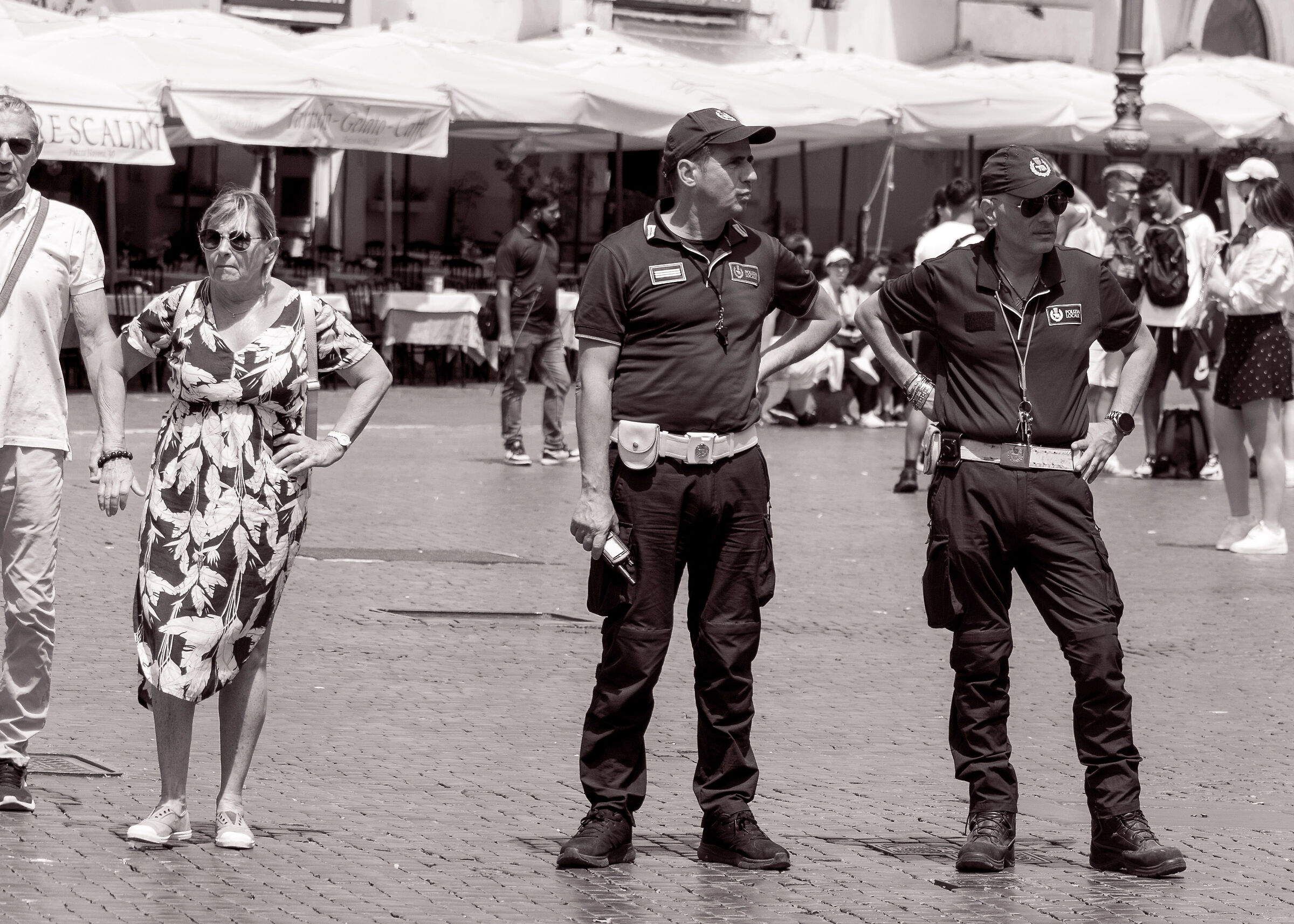 Due poliziotti...e mezzo... :-) :-) :-)