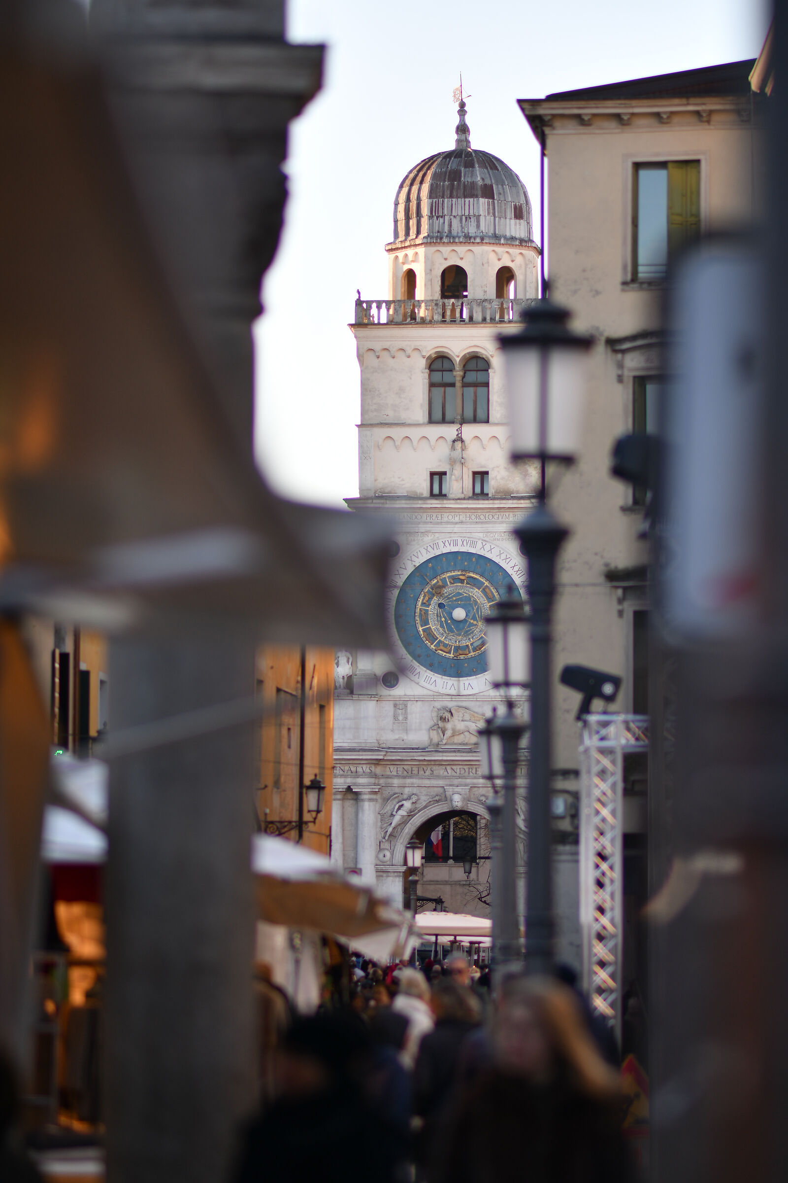 La torre dell'orologio zodiacale