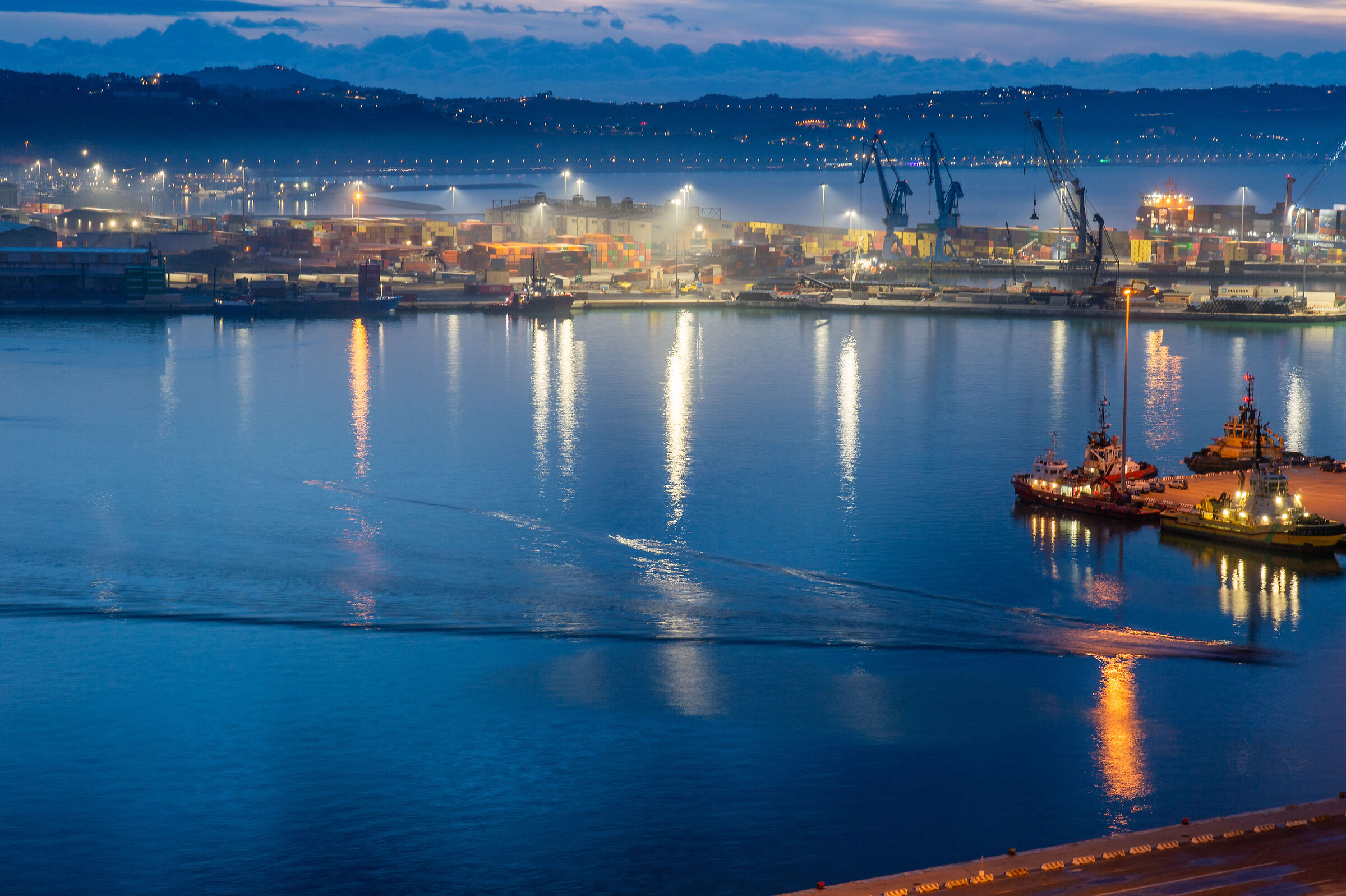 L'ora blu al porto di Ancona