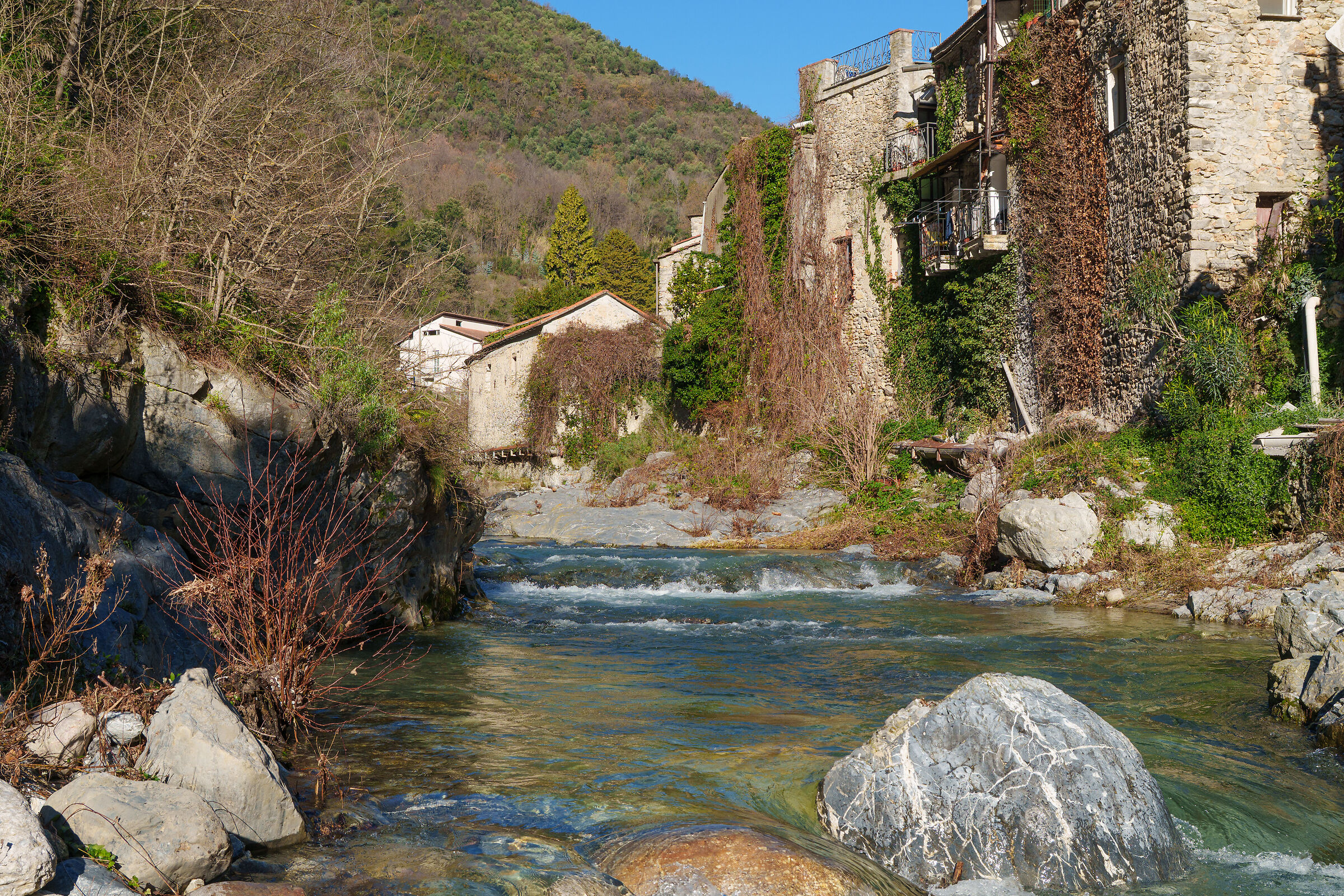 Da sotto il ponte di Zuccarello (sv)