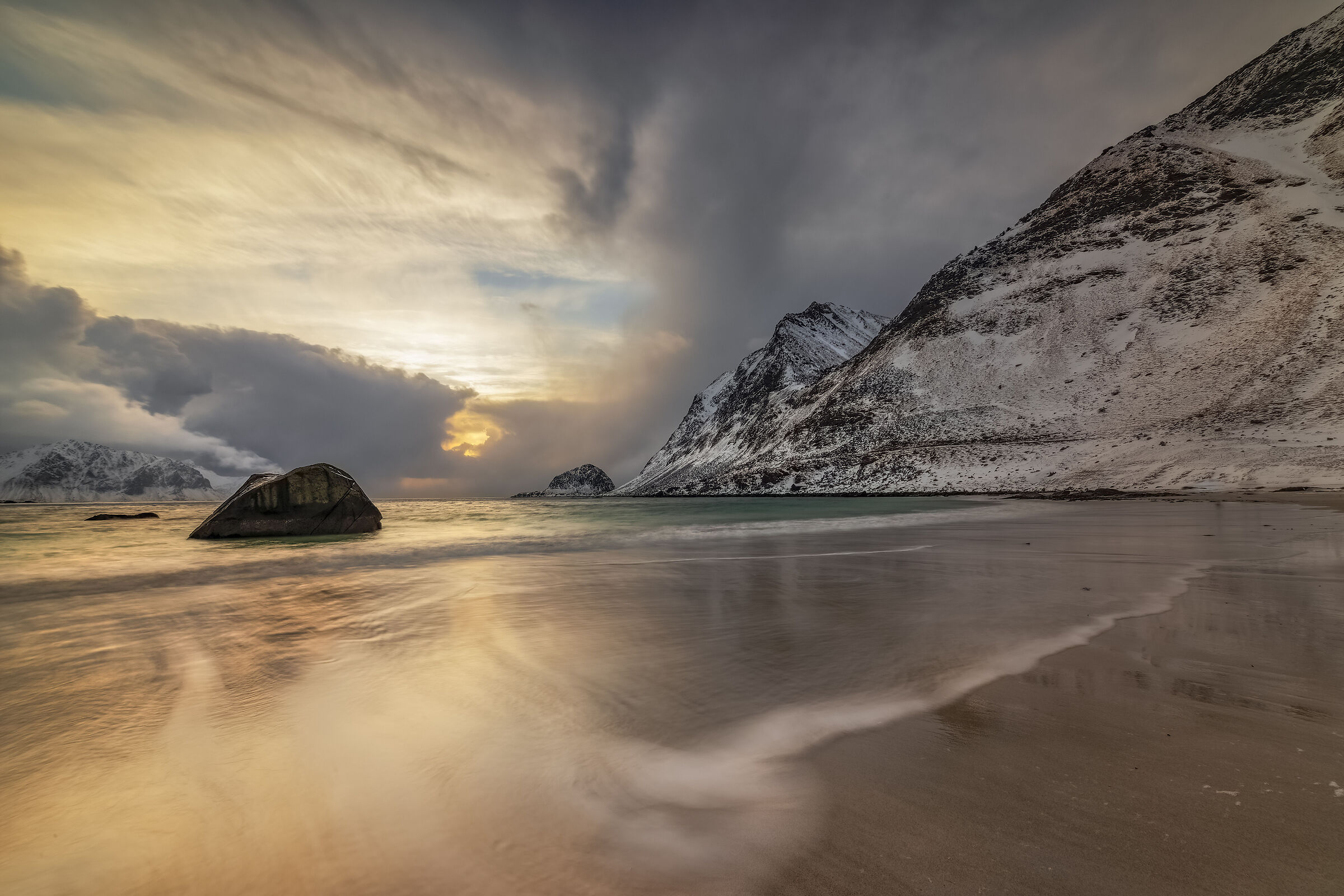 Haukland beach - peaceful moment