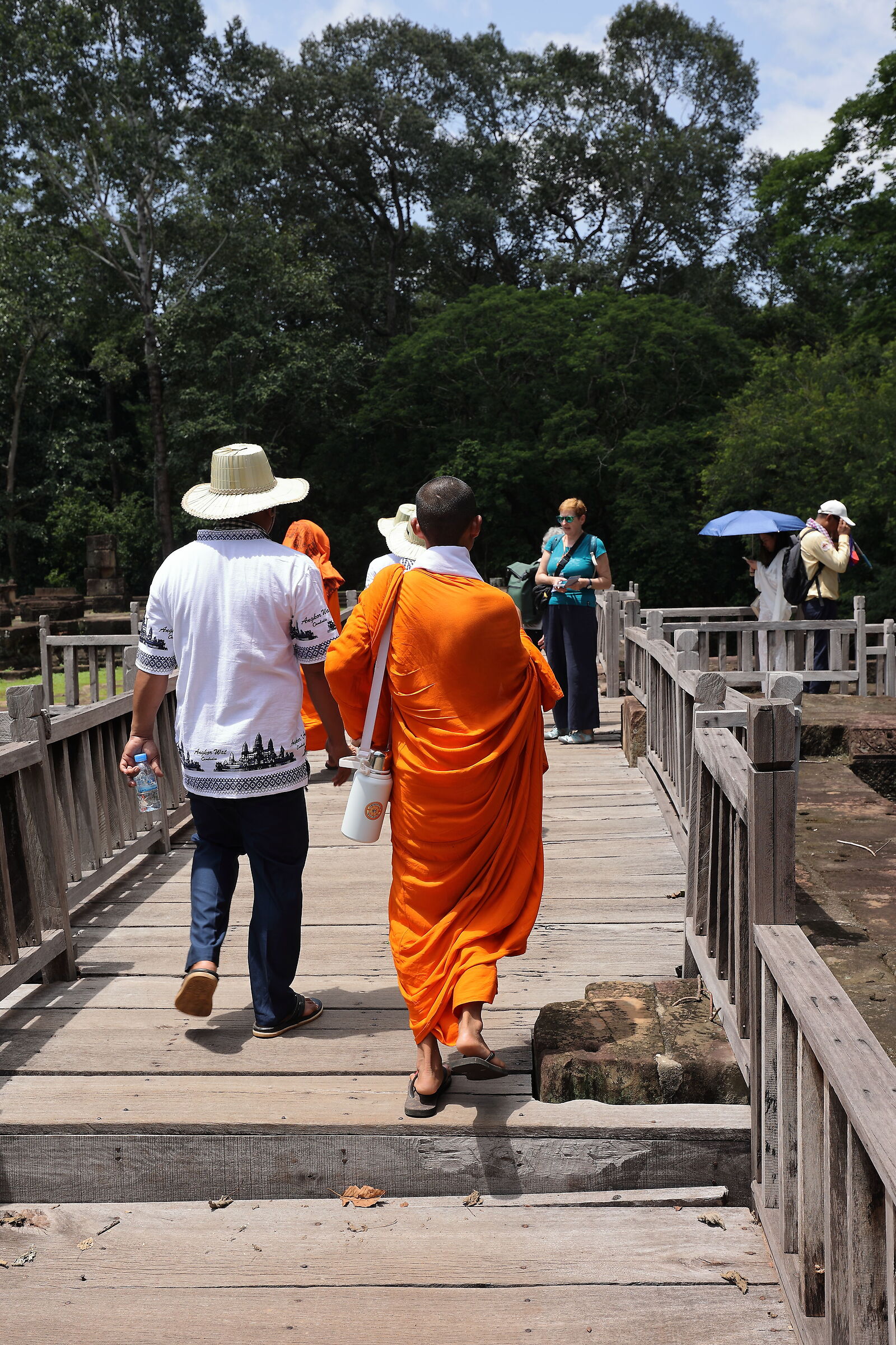 A passeggio con i monaci al Tempio Baphuon