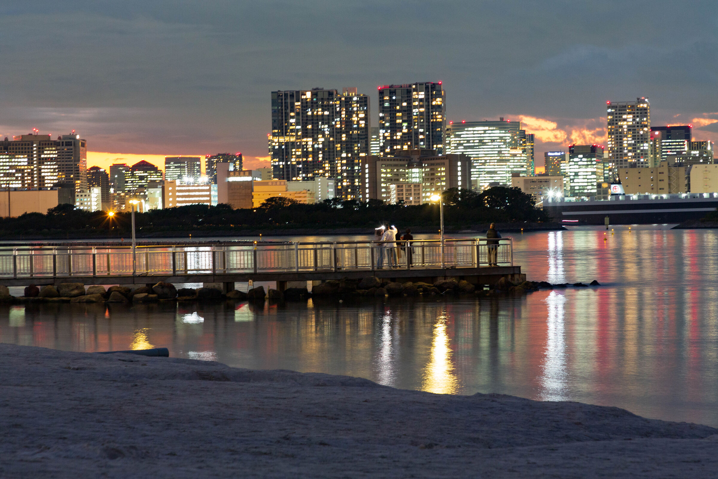 (3) Waiting for sunset...