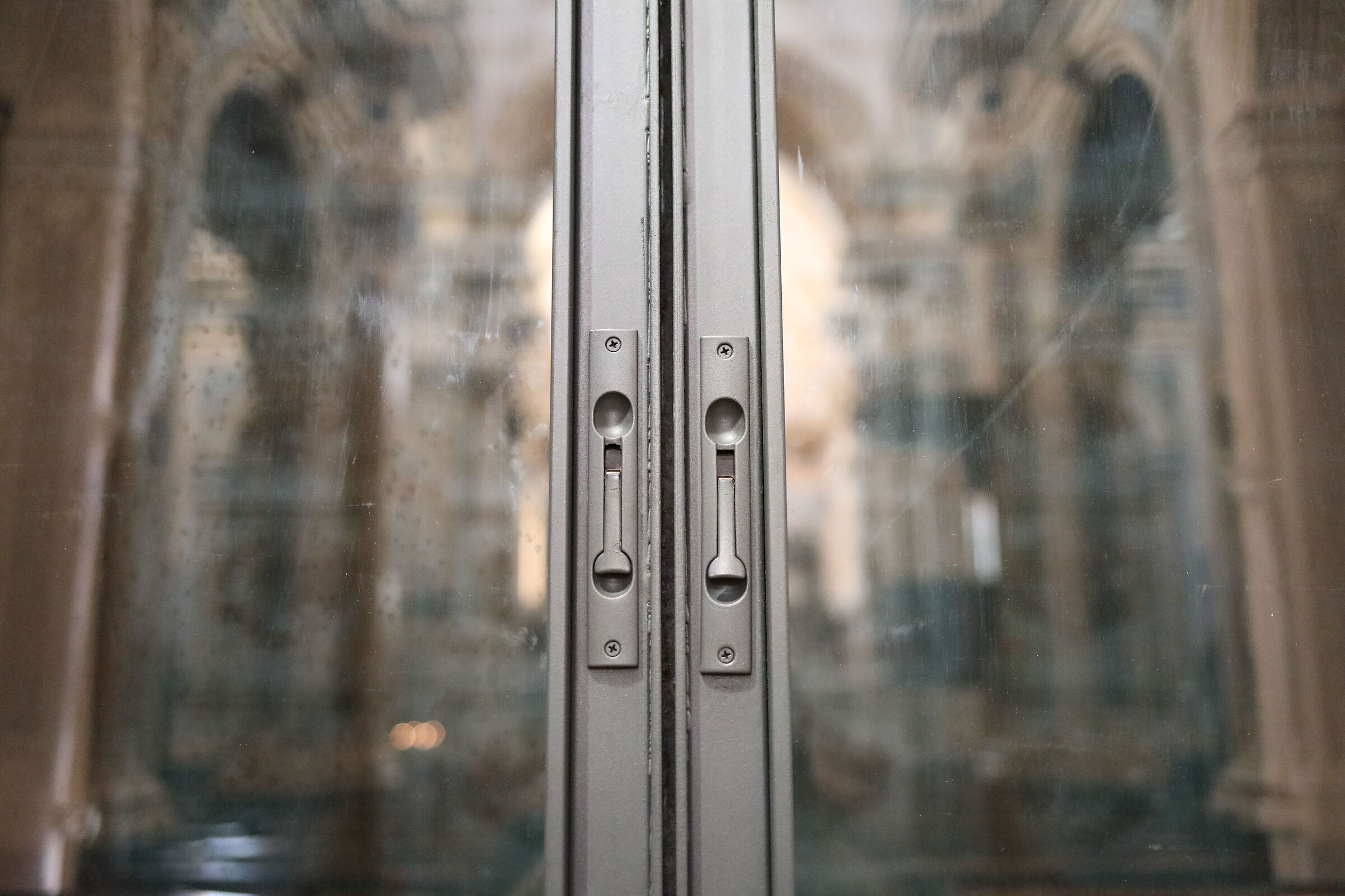 @ " F. 2.5 " ISO 12 Mila 800 " Canon 5 D IV, ...