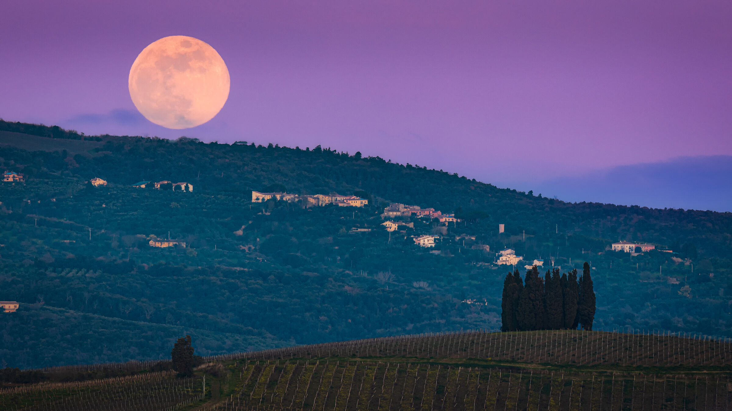 Lunar sunrise in Cerreto Guidi