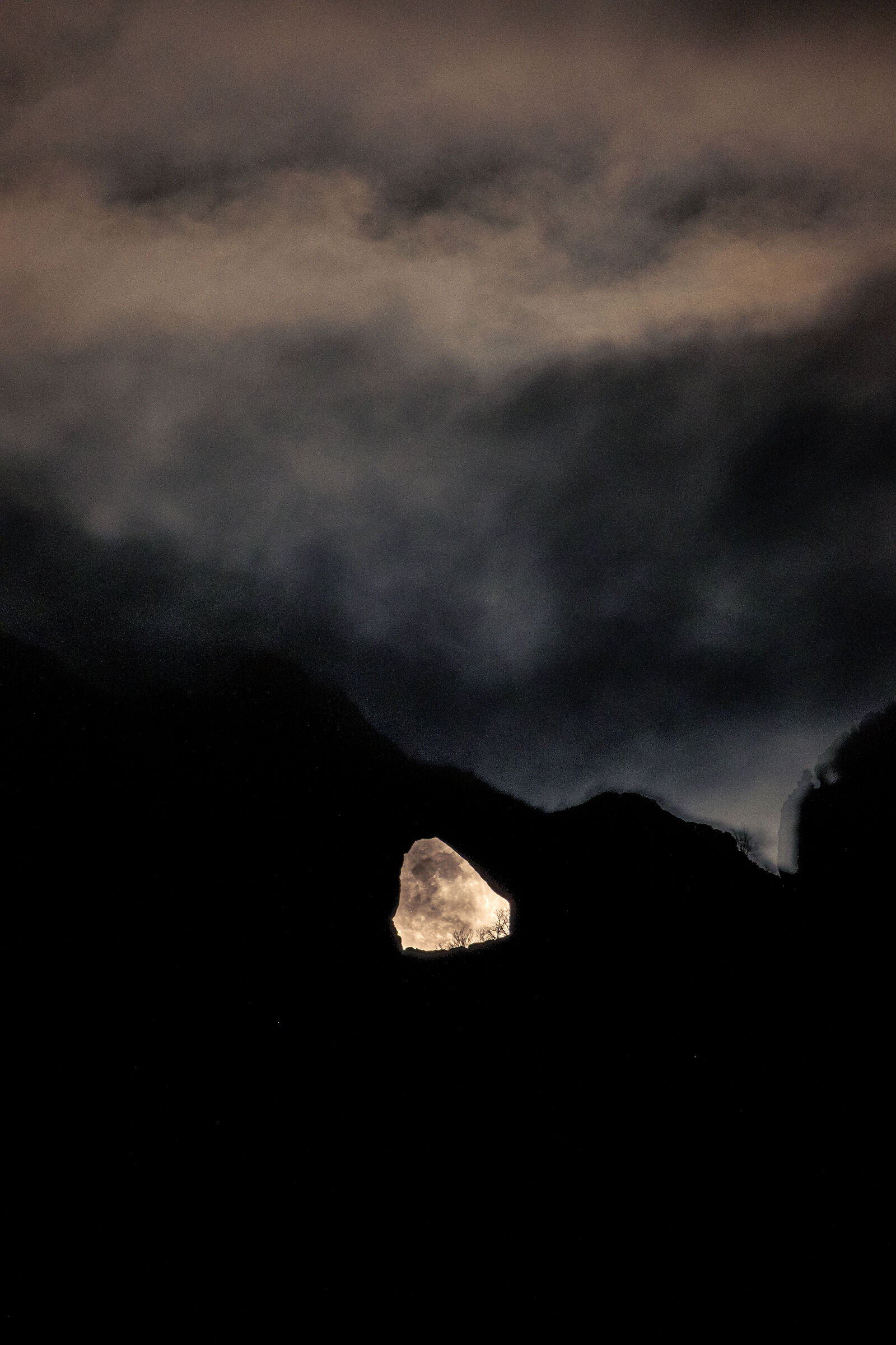 The Forato and the Moon