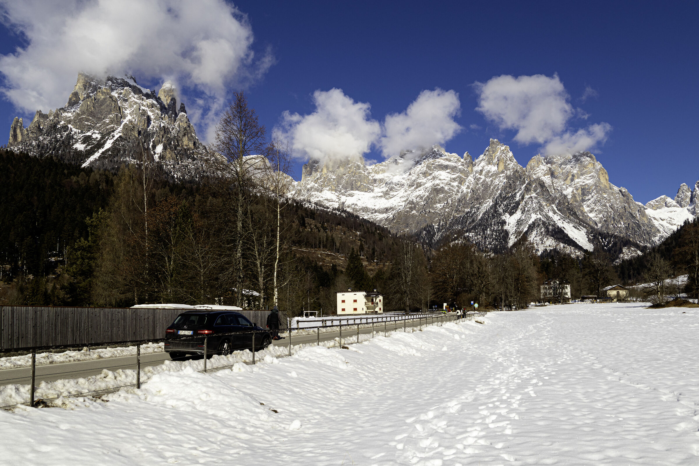 Valle con Vista delle Pale