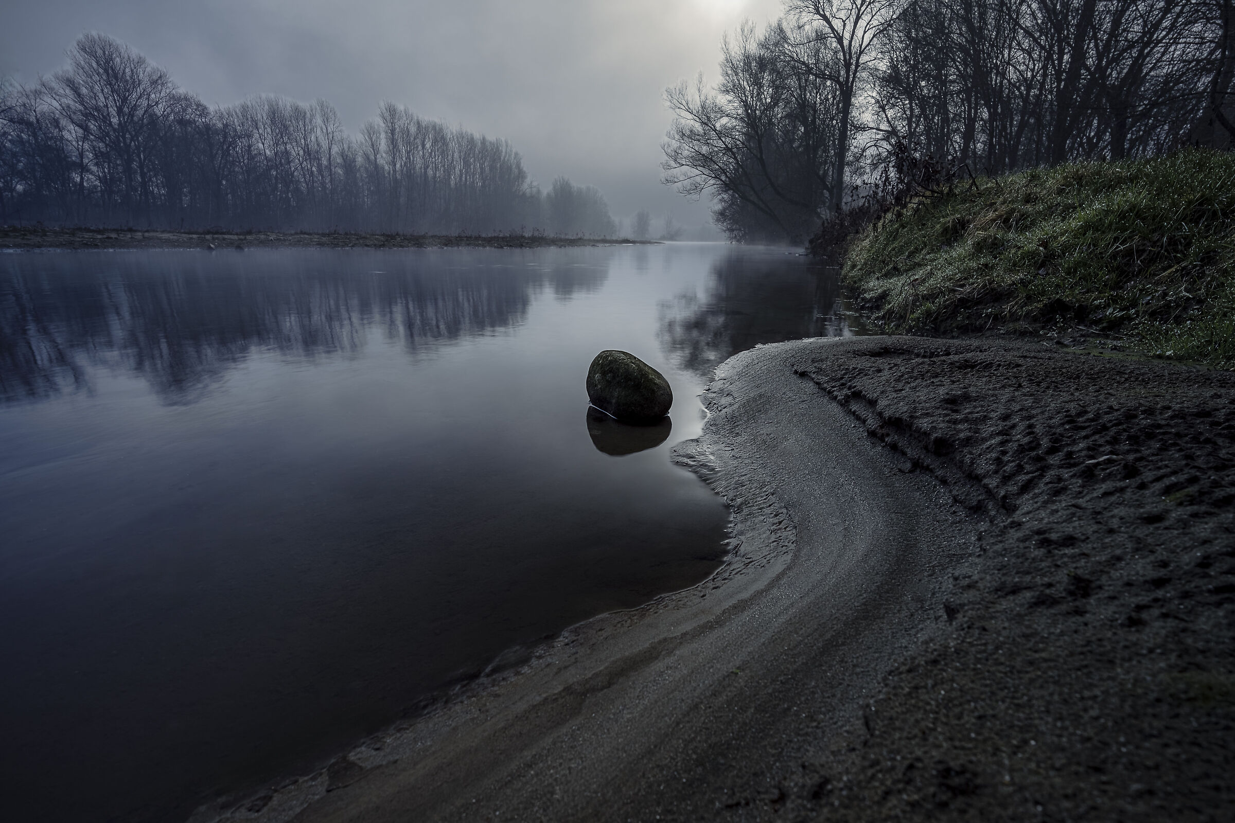 Nel silenzio che il fiume lascia