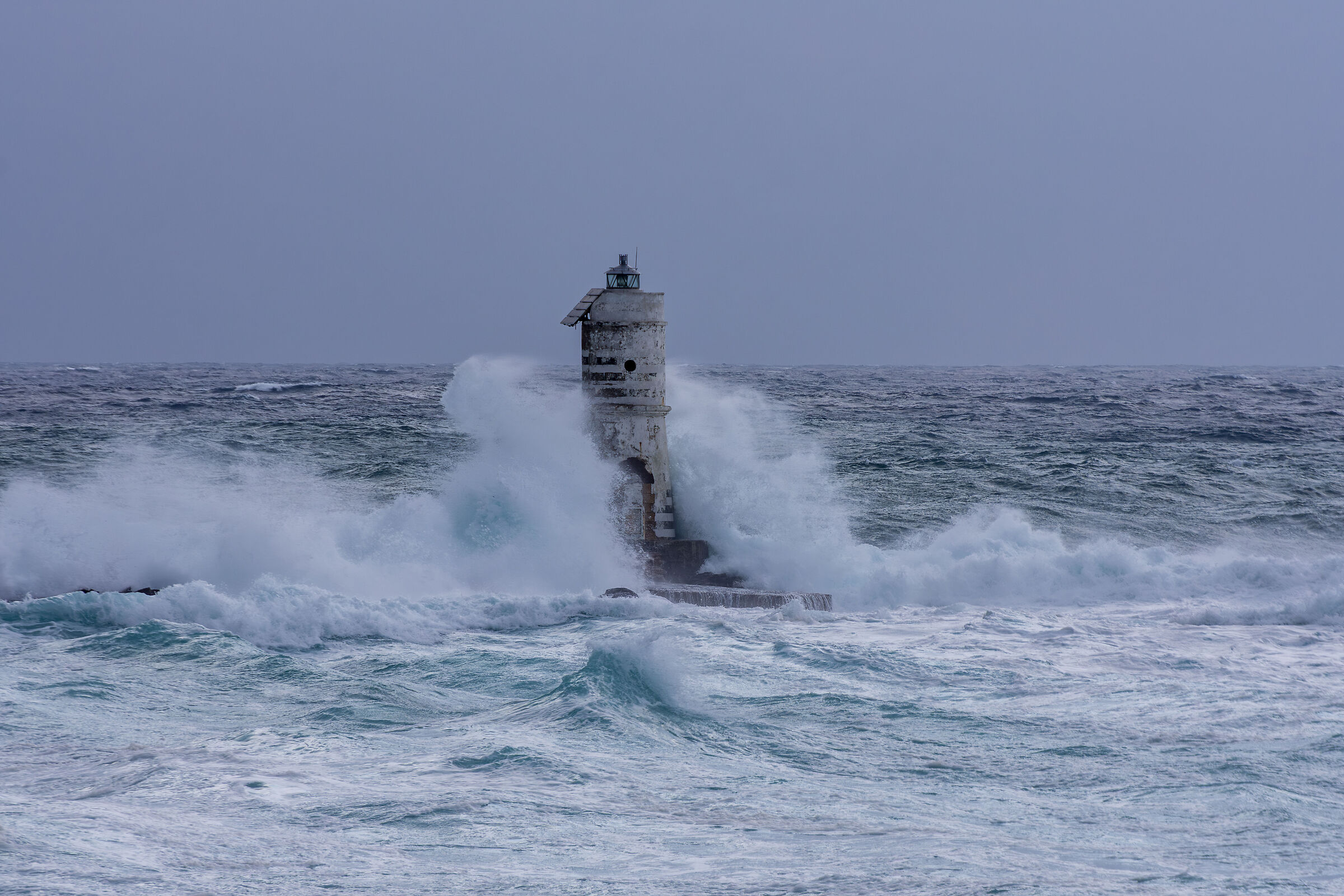Stormy sea on the boat-eating lighthouse