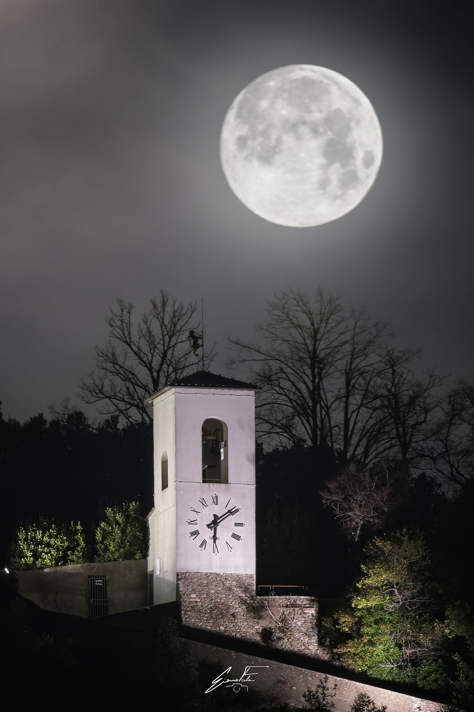 Moon in Carmignano