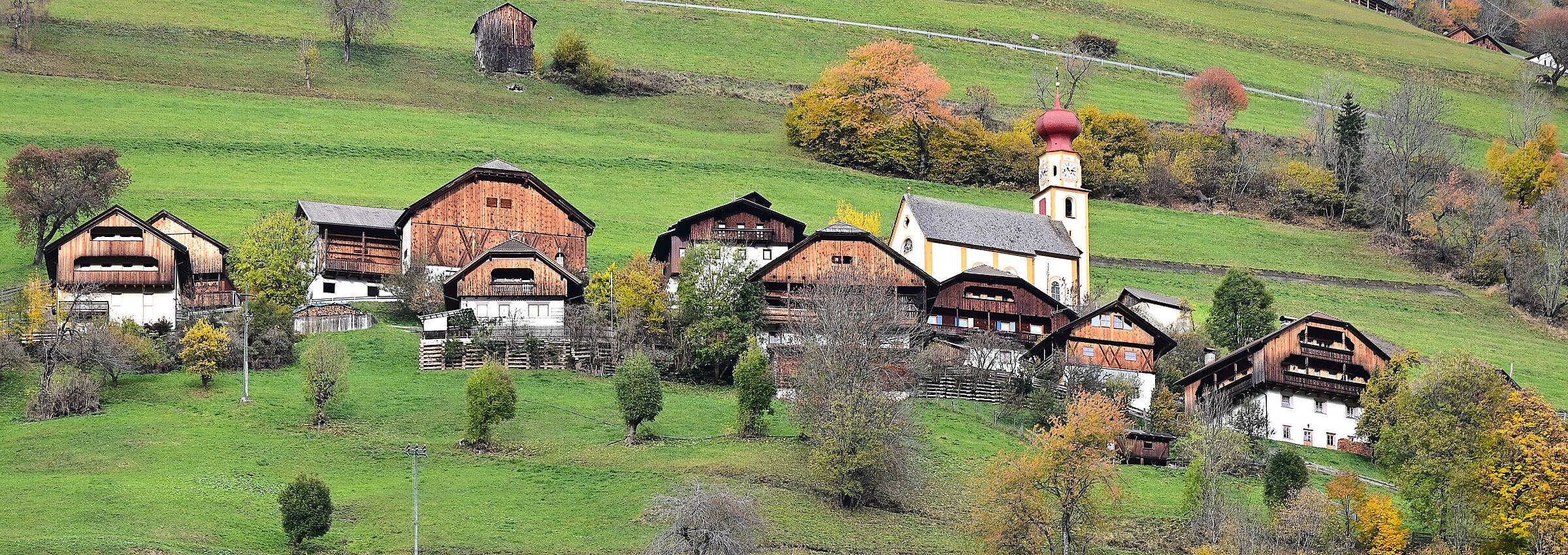 Aglomerato di masi in Val Badia.