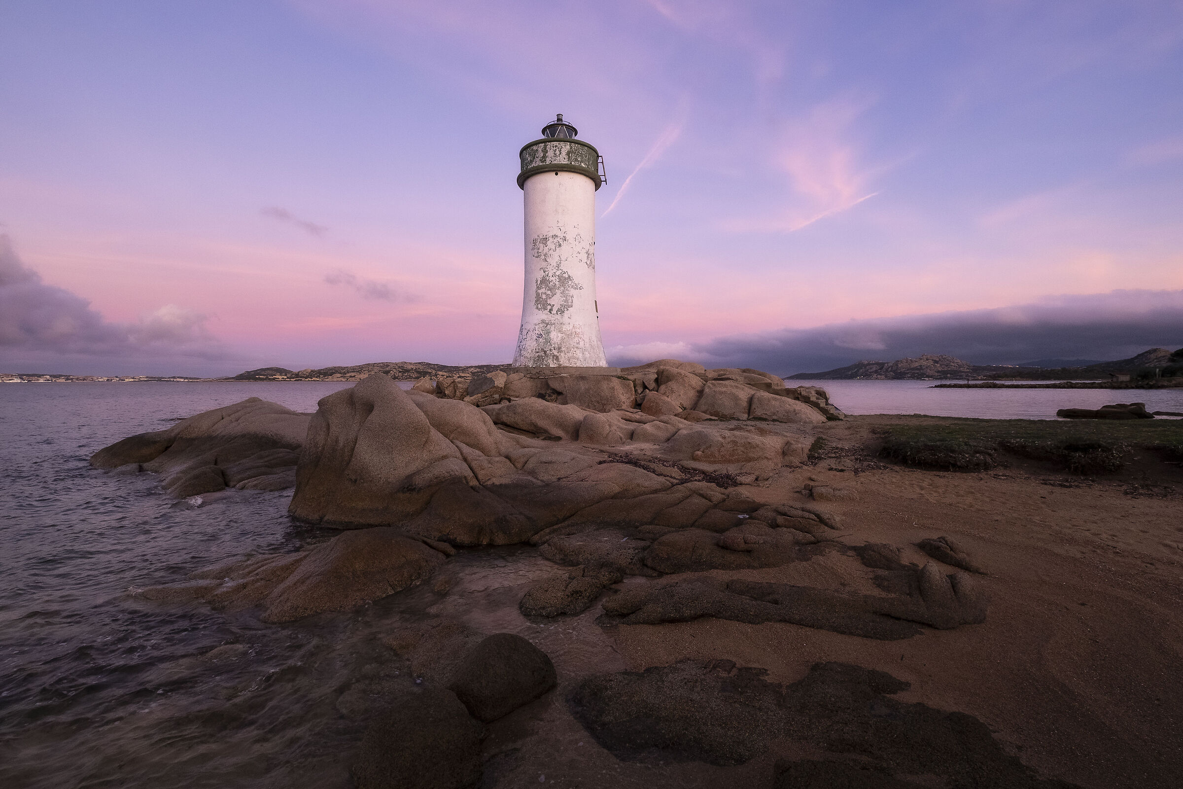 Il Faro innamorato della nave che non lo amerà mai 1
