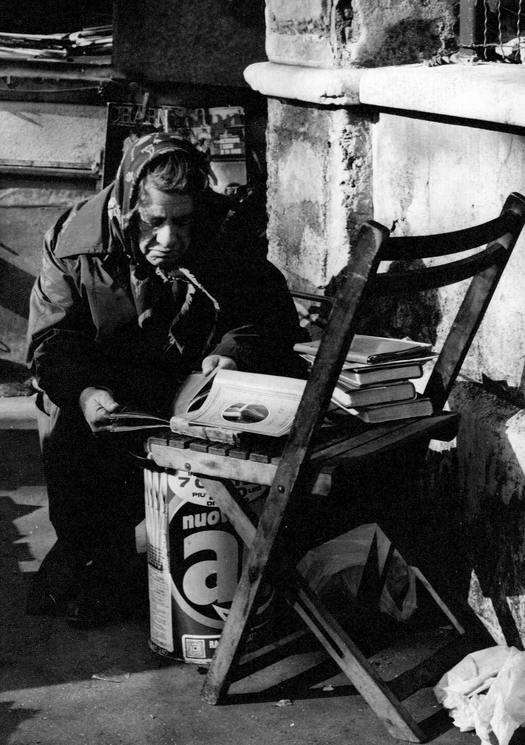 Porta Portese elderly with her banquet