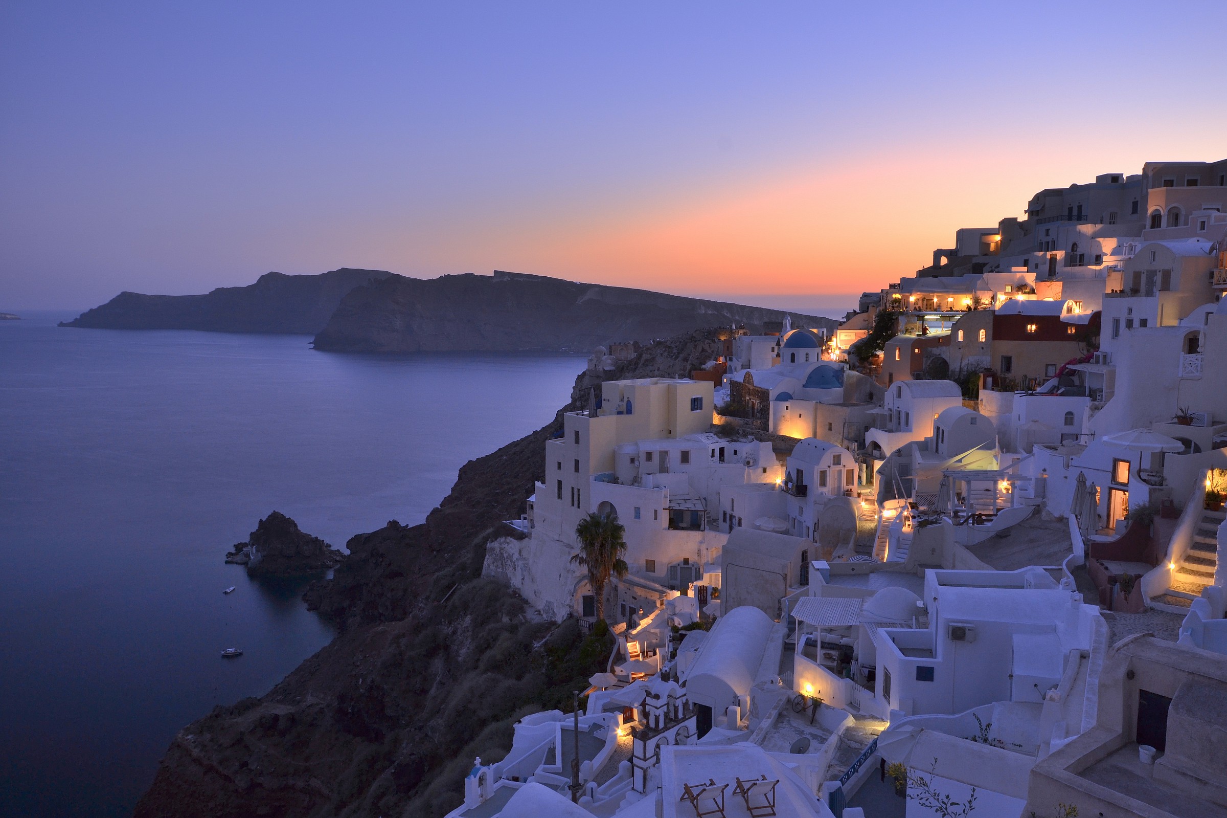 Prime luci al tramonto