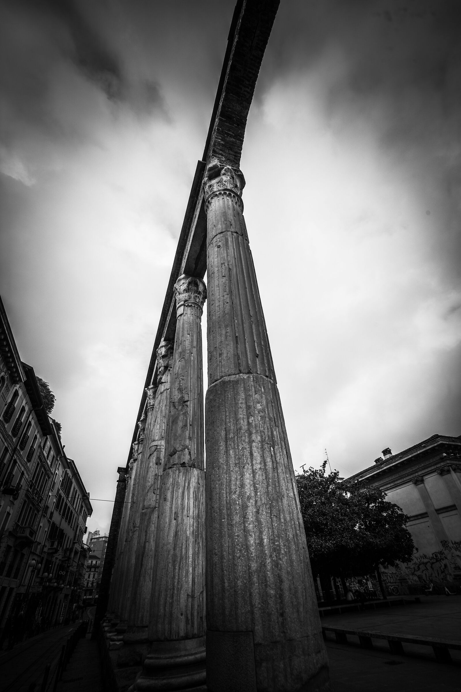 Le colonne di San Lorenzo lassù a toccare il cielo