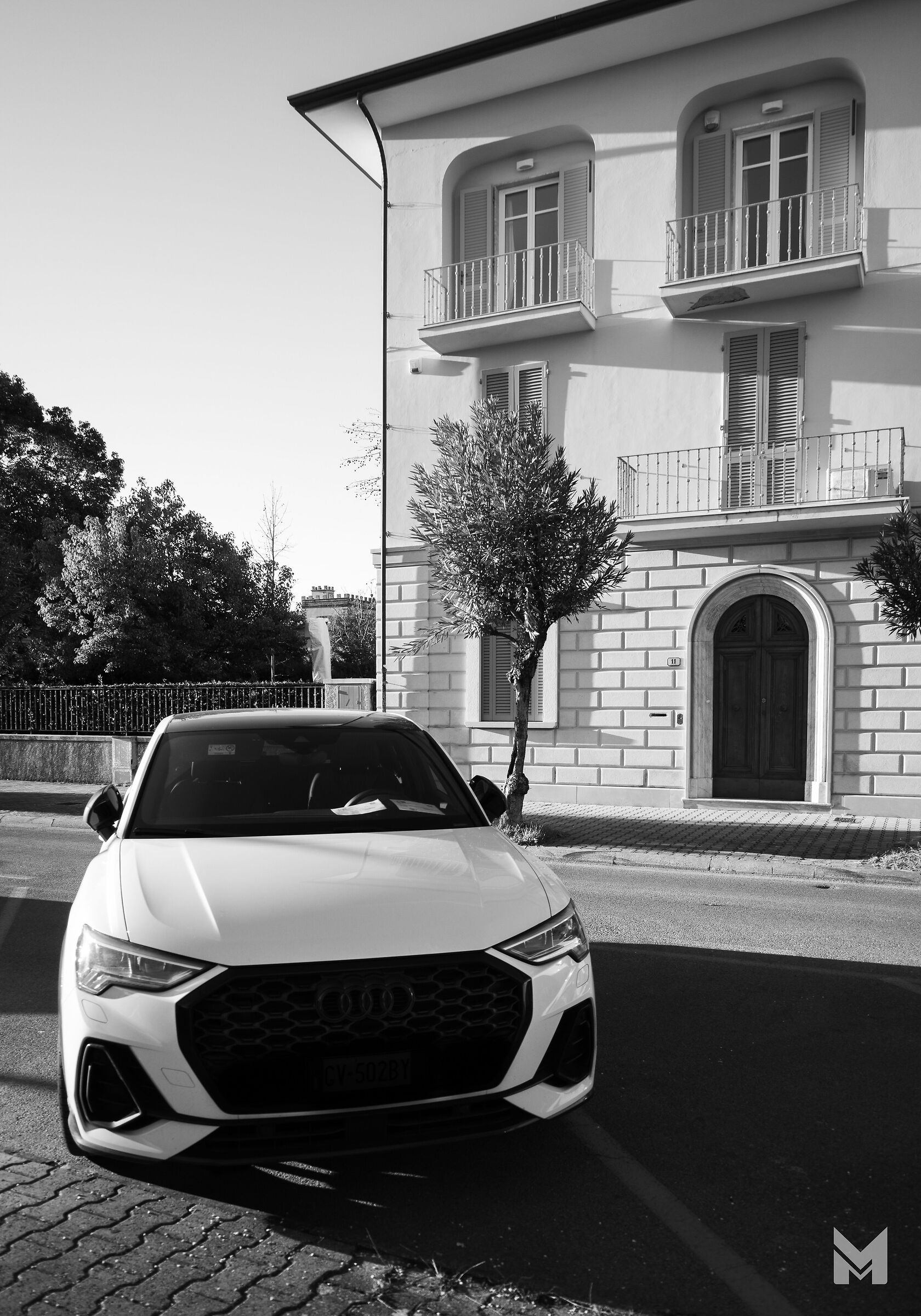 Black and white, Audi