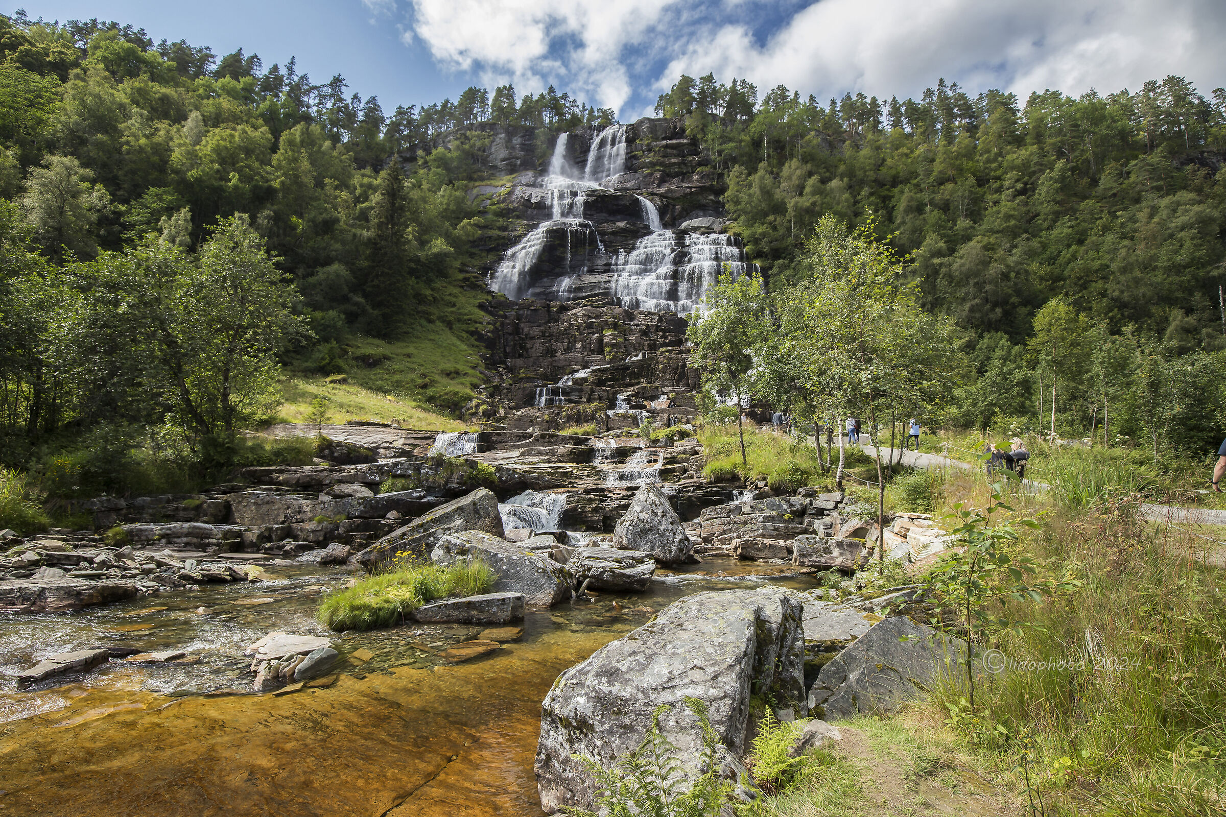 Cascata Tvindefossen. Norvegia