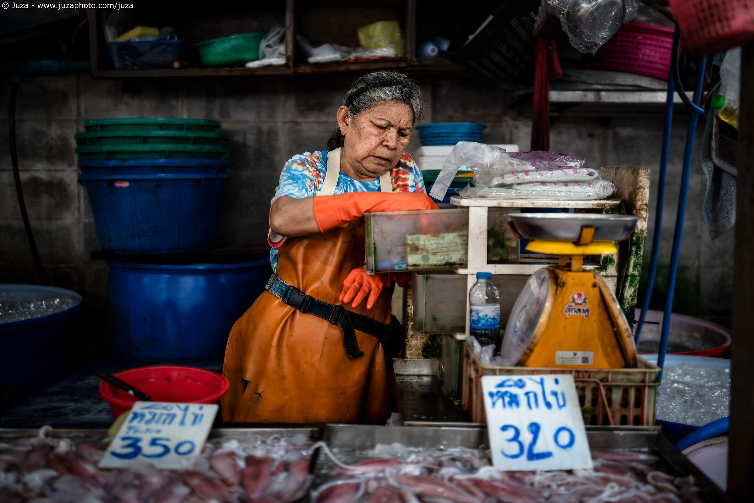 Lan Pho Na Kluea Market