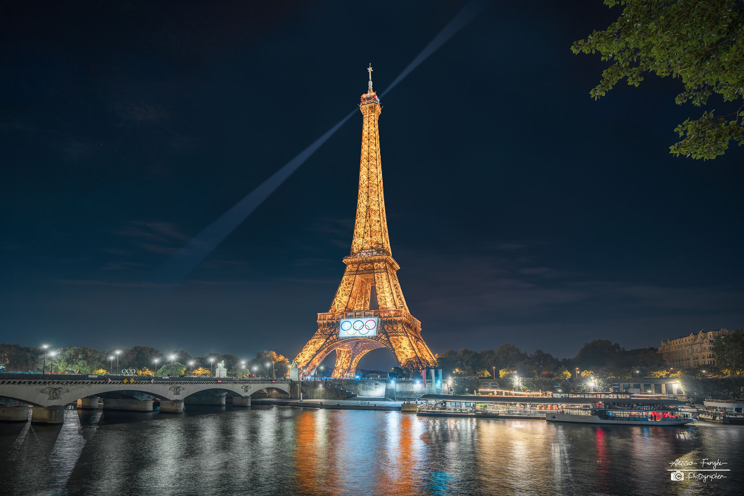 Tour Eiffel by night.