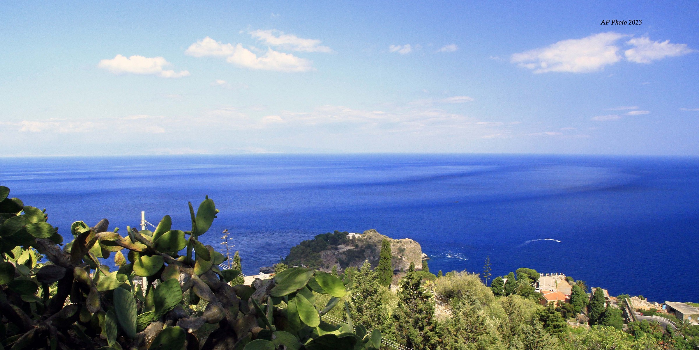 Sea and prickly pears - Taormina (Me)