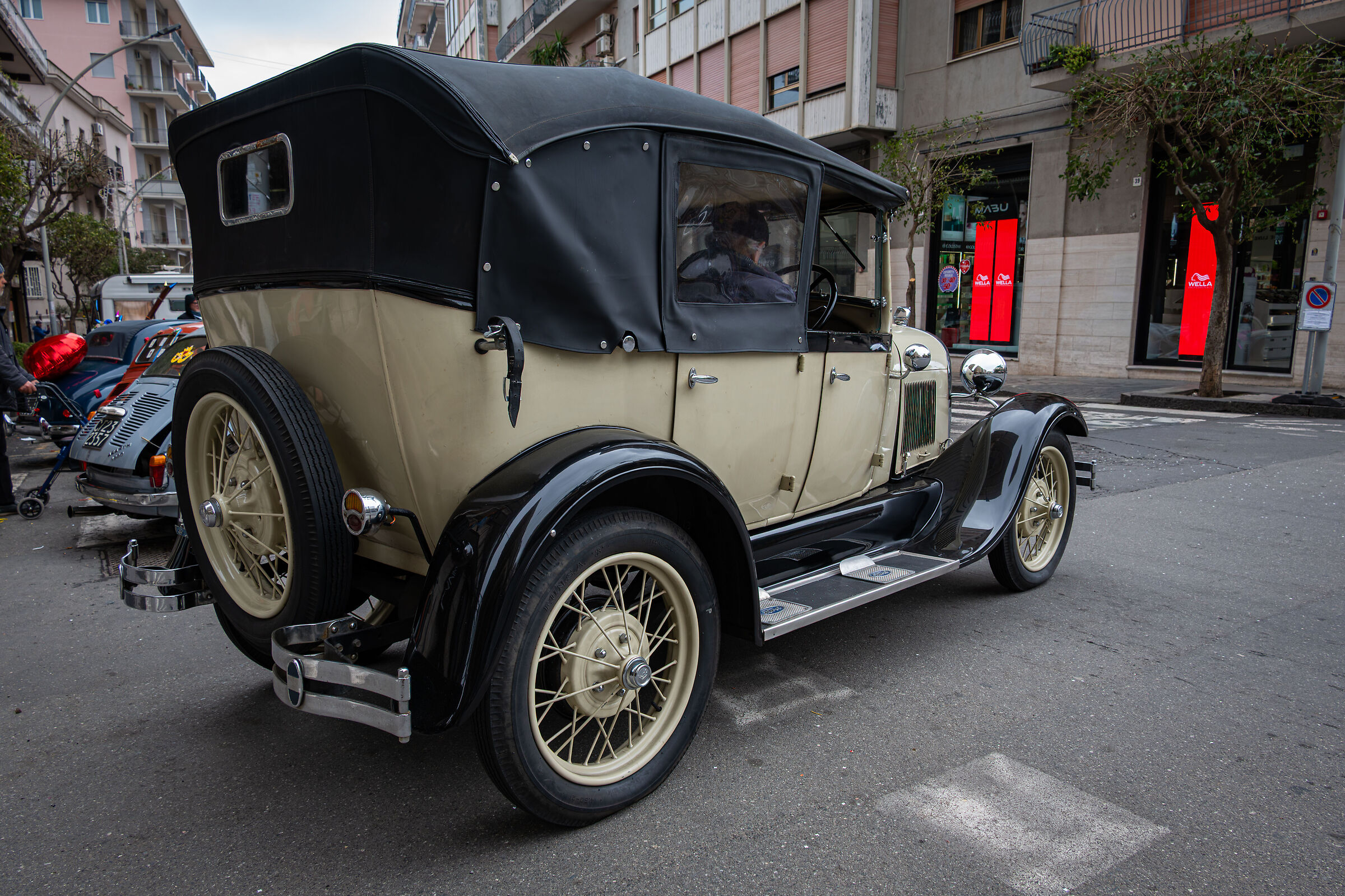 Auto d'epoca Mascherate al Carnevale di Acireale