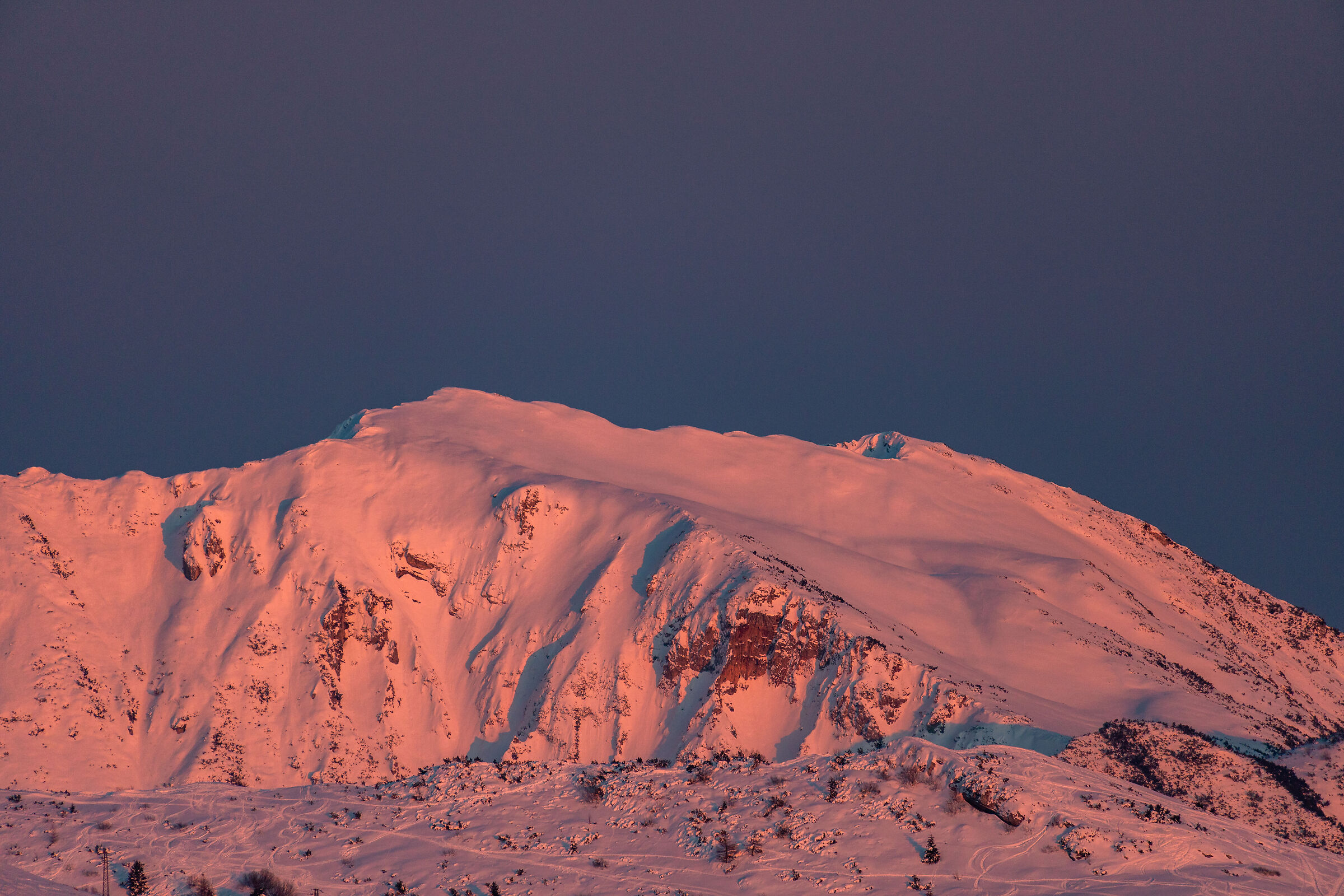 La dama bianca vestita di rosso